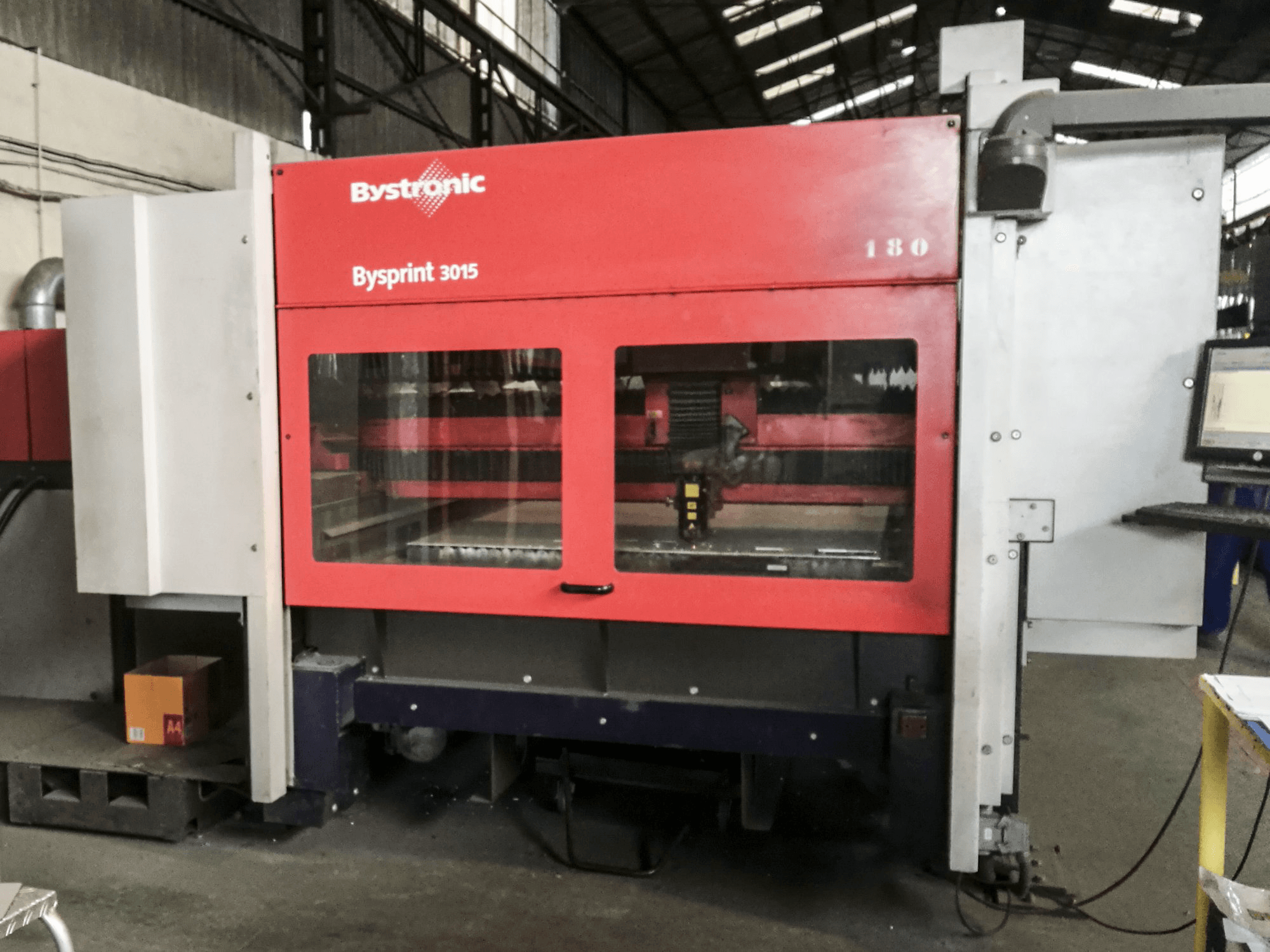 Vooraanzicht van Bystronic BySprint 3015 machine