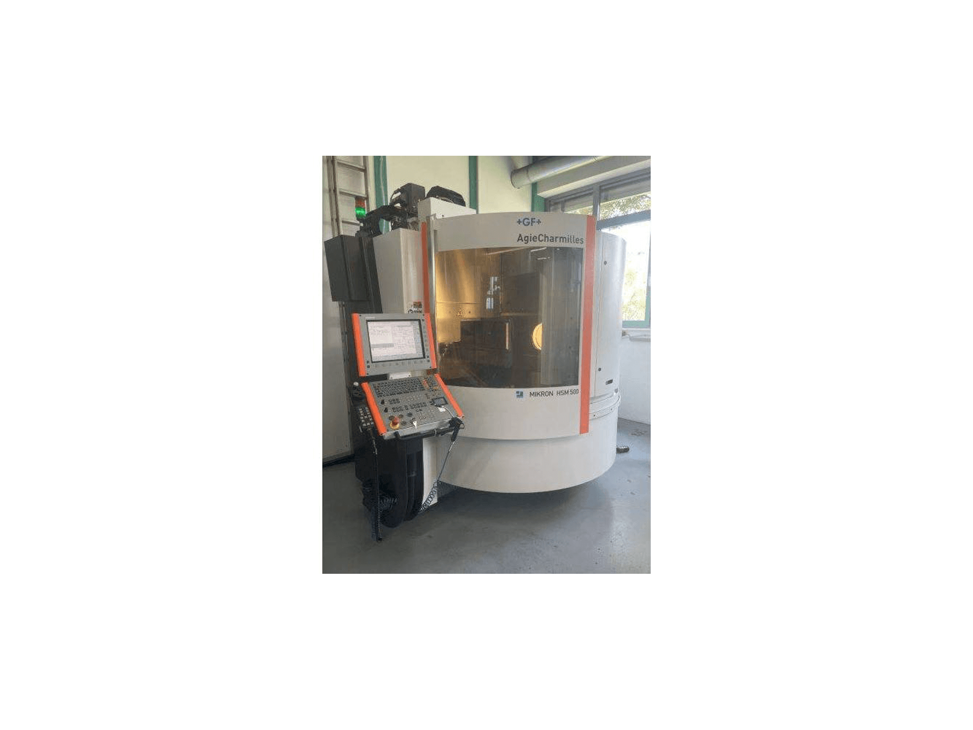 Vooraanzicht van MIKRON HSM 500 machine