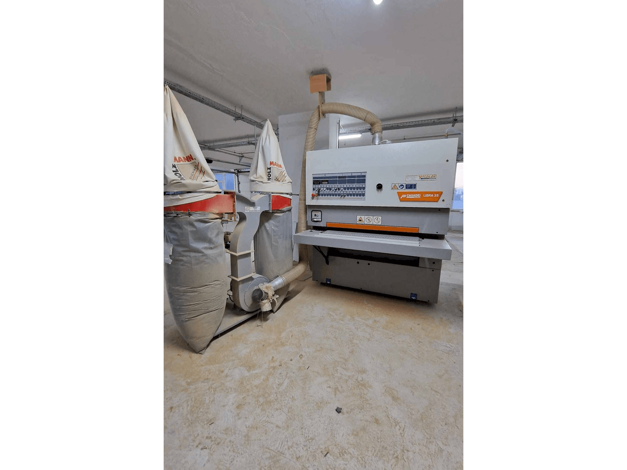 Vooraanzicht van CASADEI LIBRA 35 machine