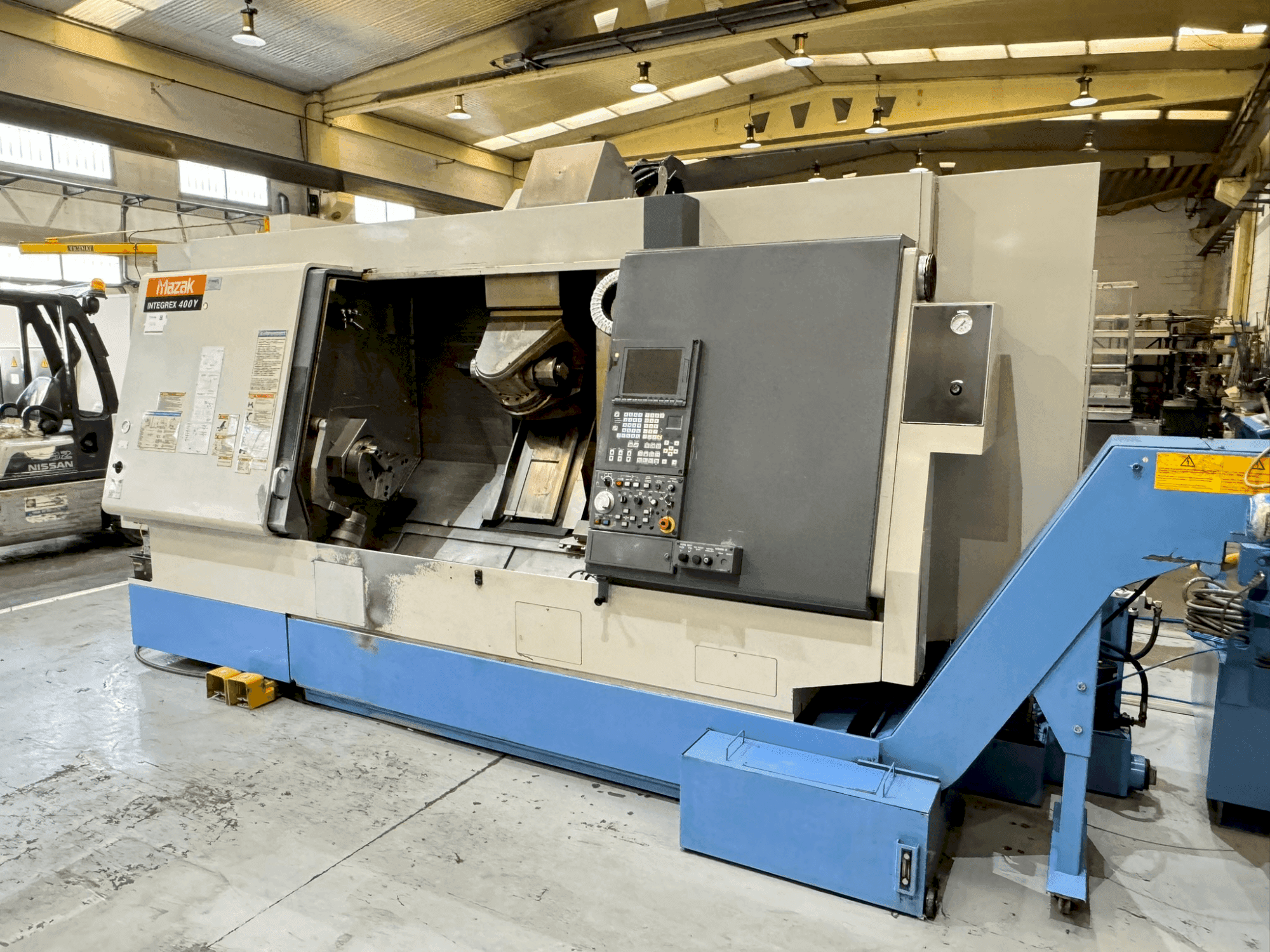 Vooraanzicht van Mazak Integrex 400 Y machine