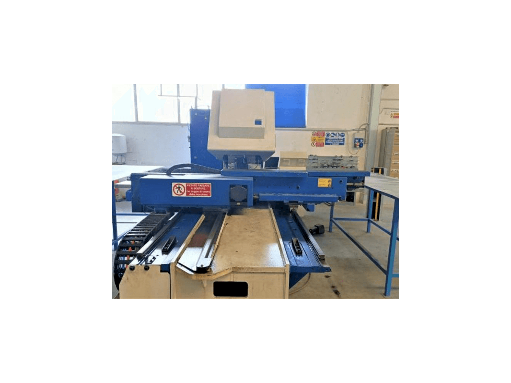 Vooraanzicht van Trumpf rumatic 2000R machine