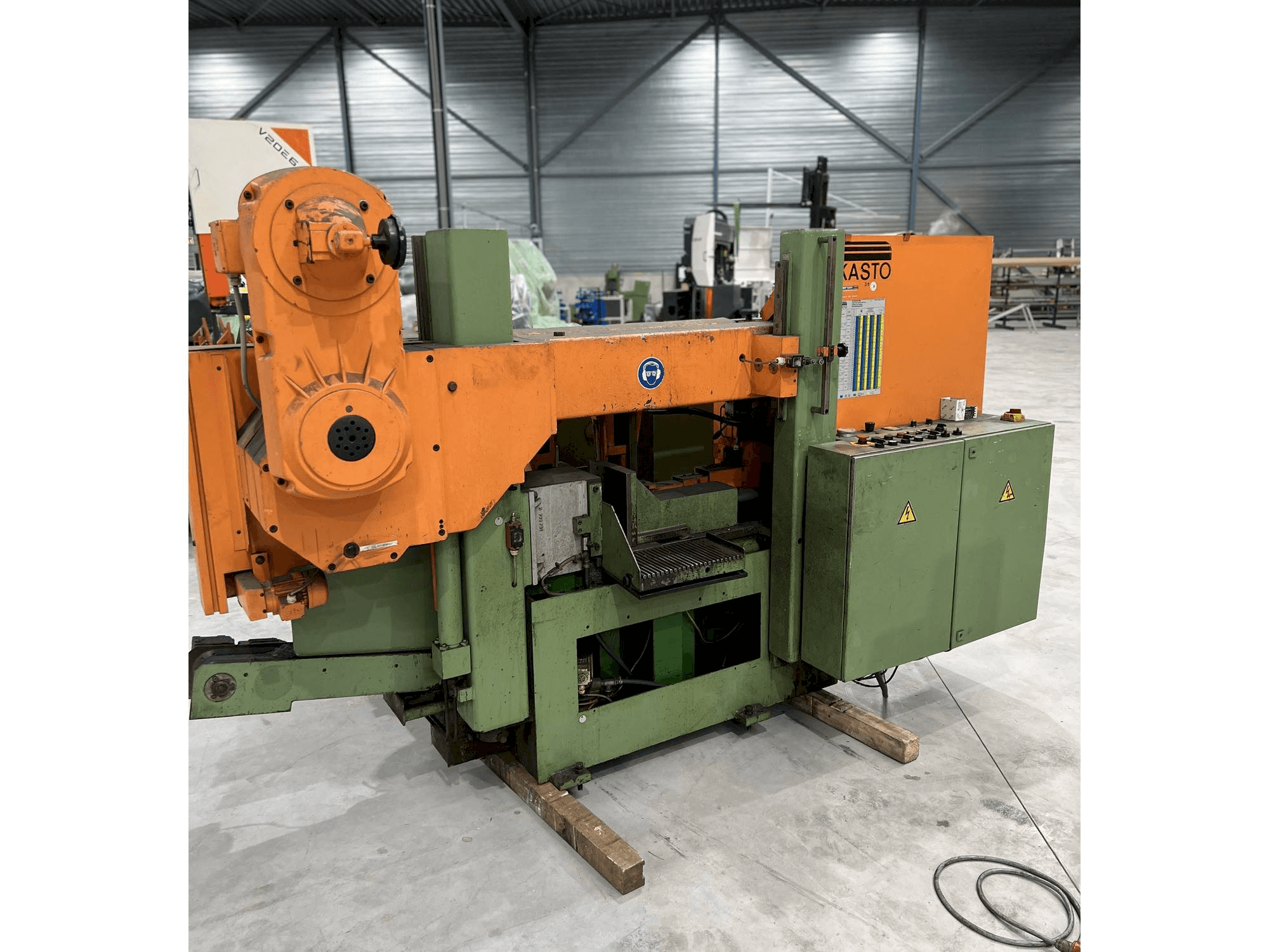 Vooraanzicht van KASTO HBA 360 AU machine