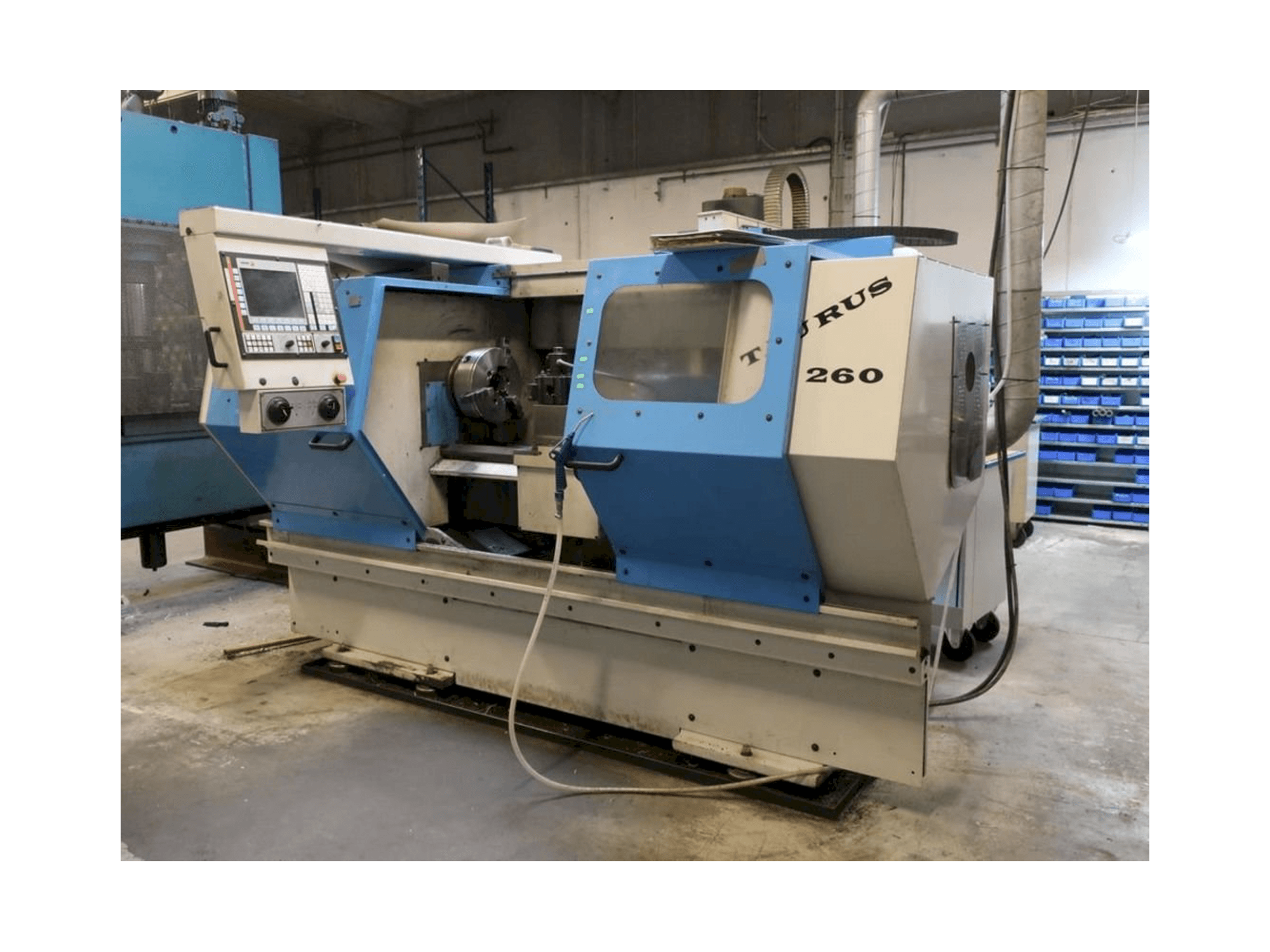 Vooraanzicht van Pinacho Taurus 260 machine