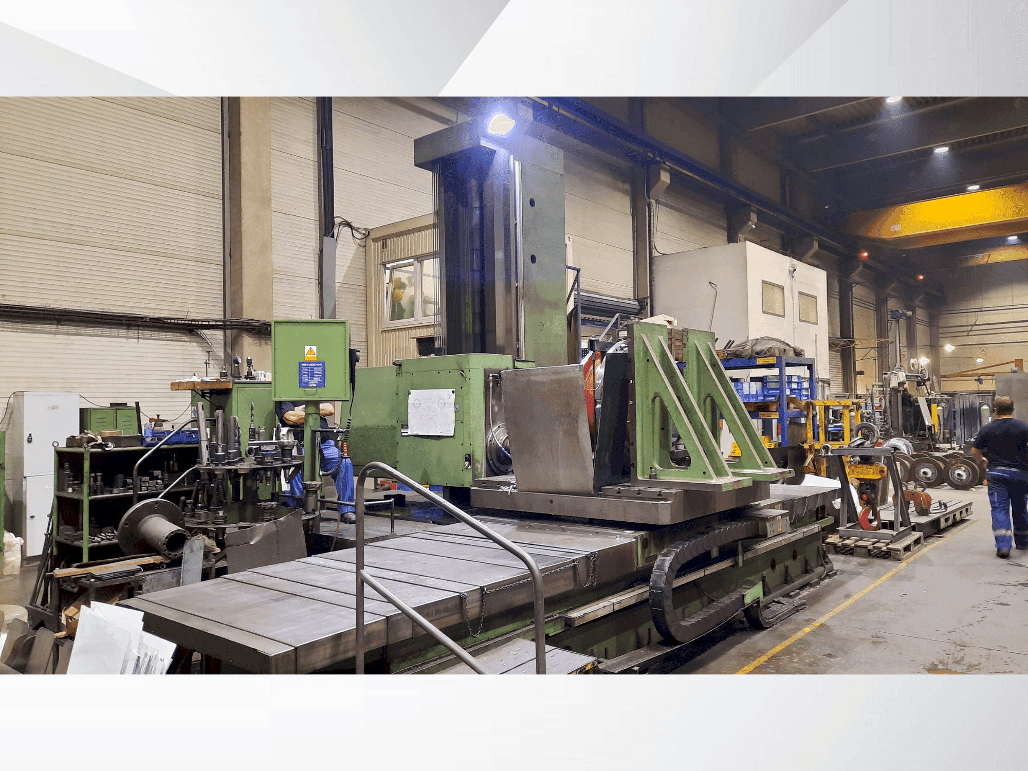 Vooraanzicht van TOS WHN 13.8 CNC machine