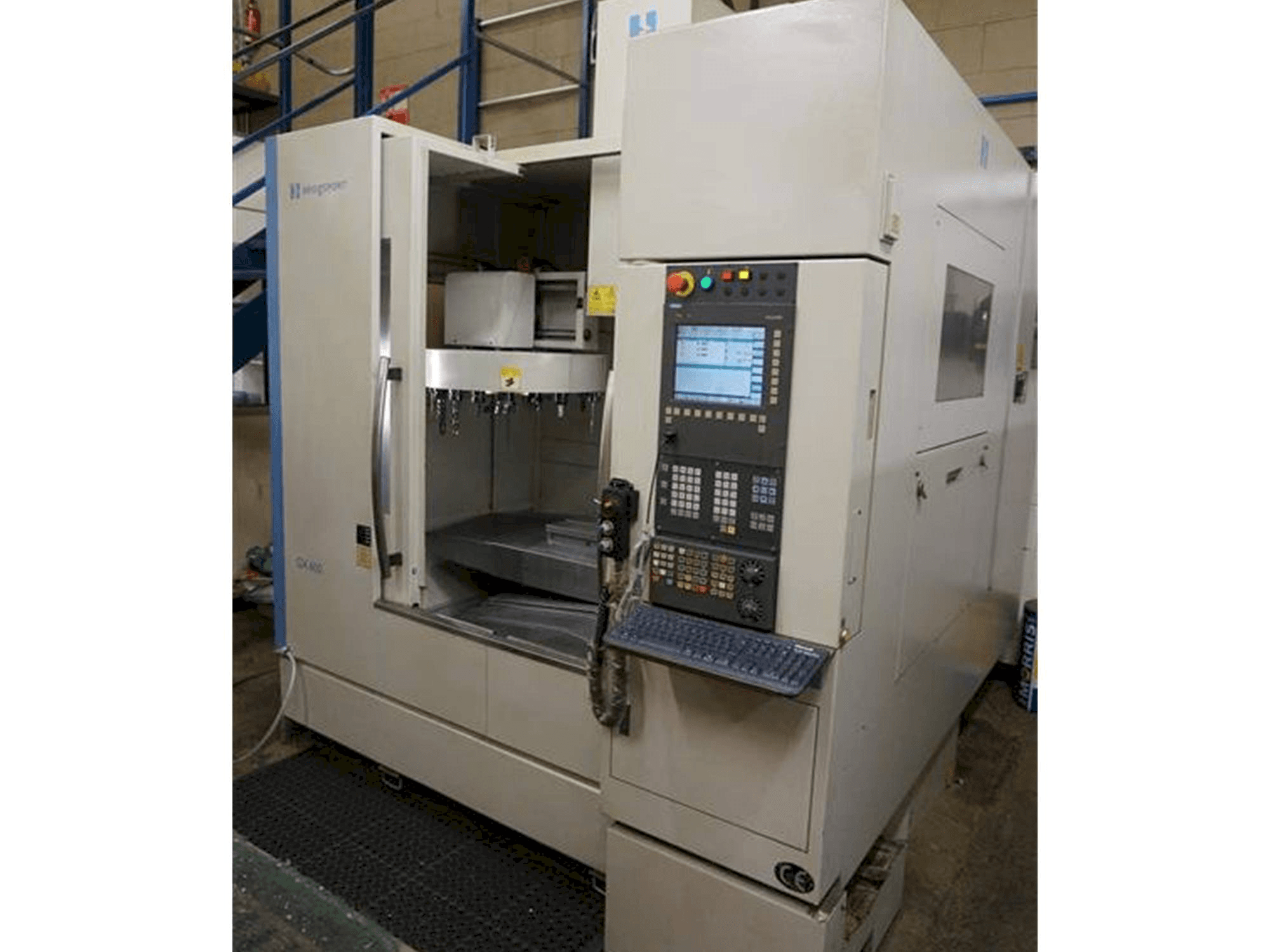 Vooraanzicht van Bridgeport GX 600 machine