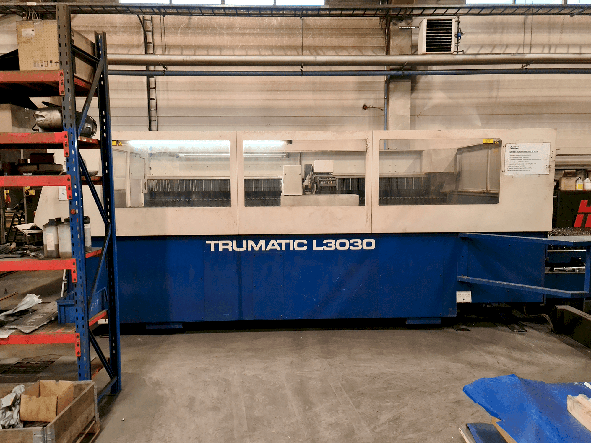 Vooraanzicht van Trumpf Trumatic L3030 4kW machine