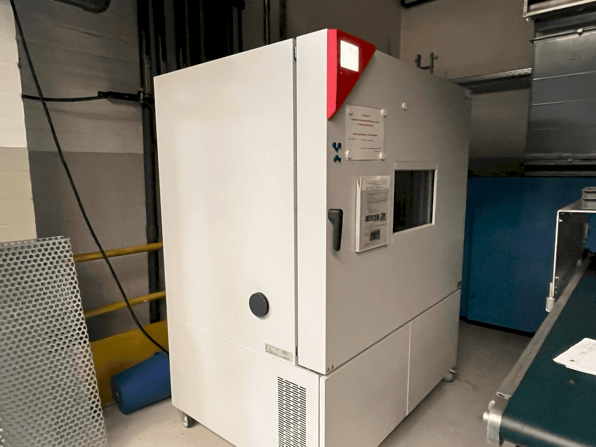 Vooraanzicht van BINDER MKFT 720 machine