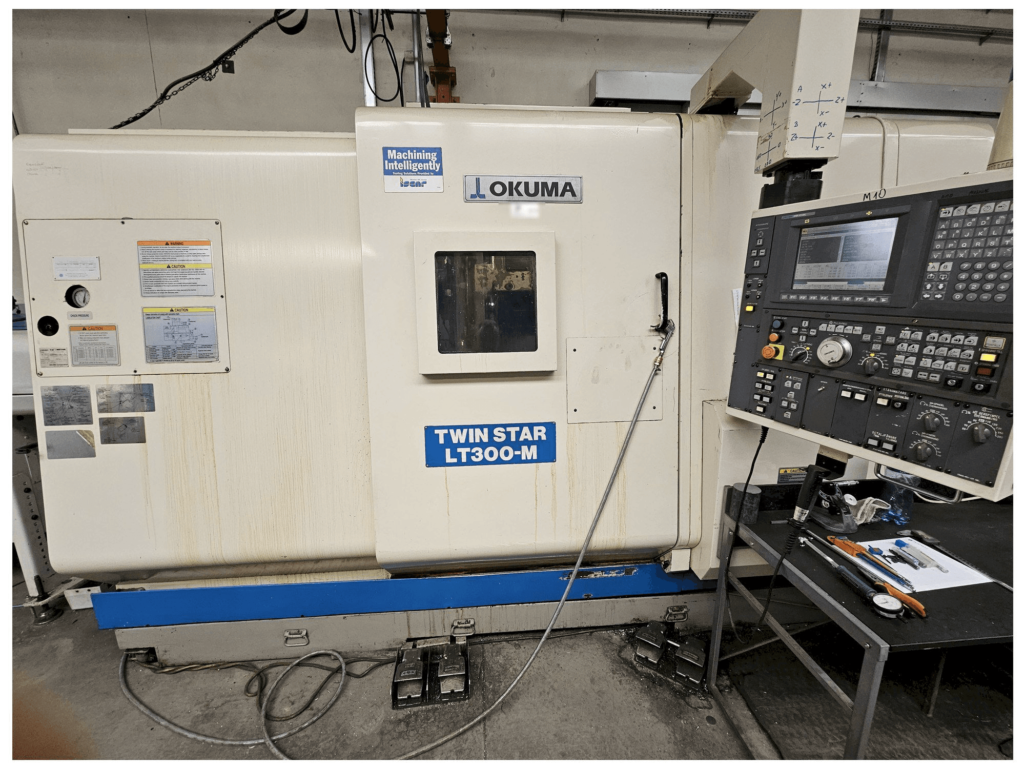 Vooraanzicht van Okuma LT300-M machine