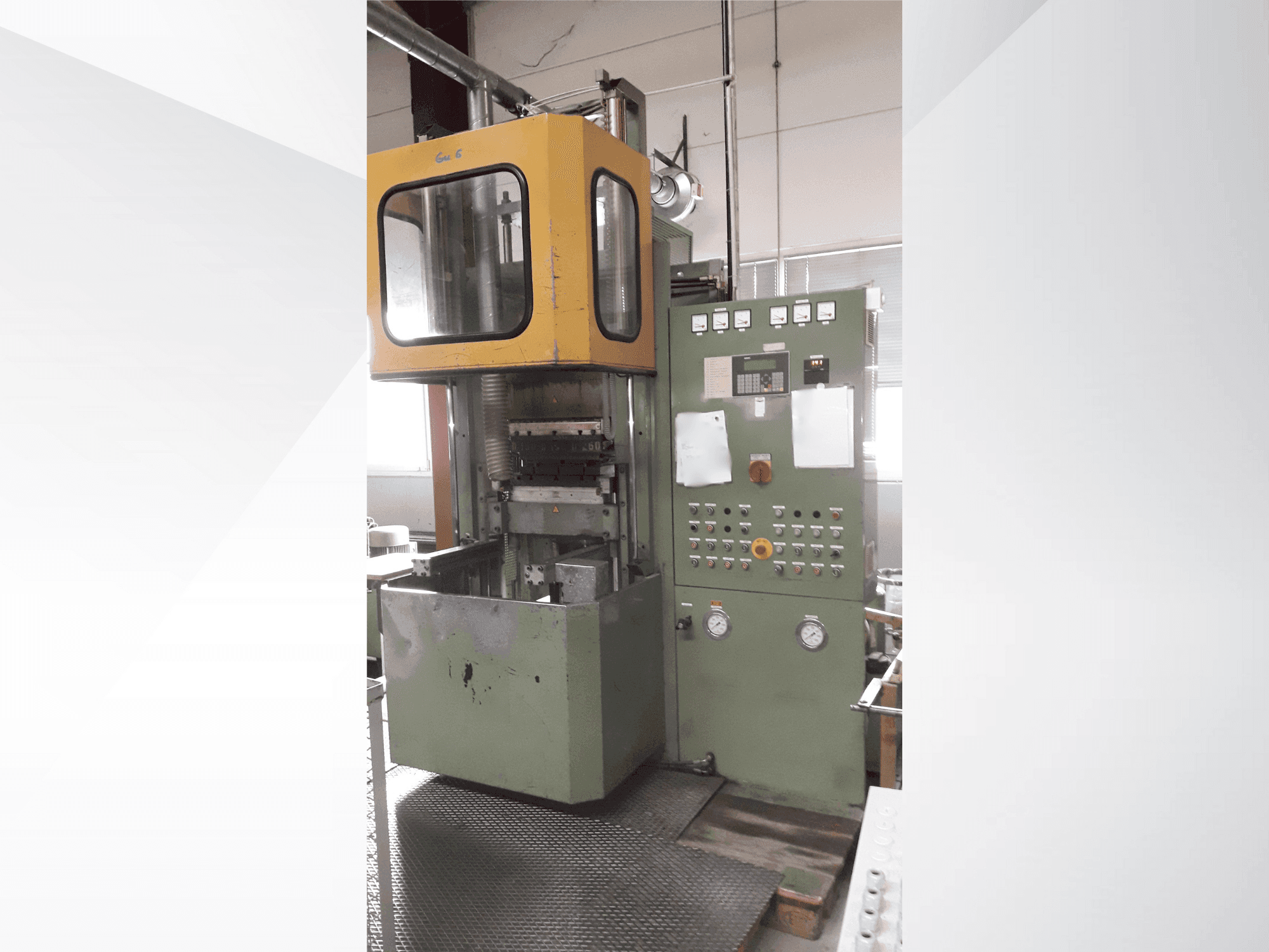 Vooraanzicht van WICKERT WKP 2560/5/5 machine