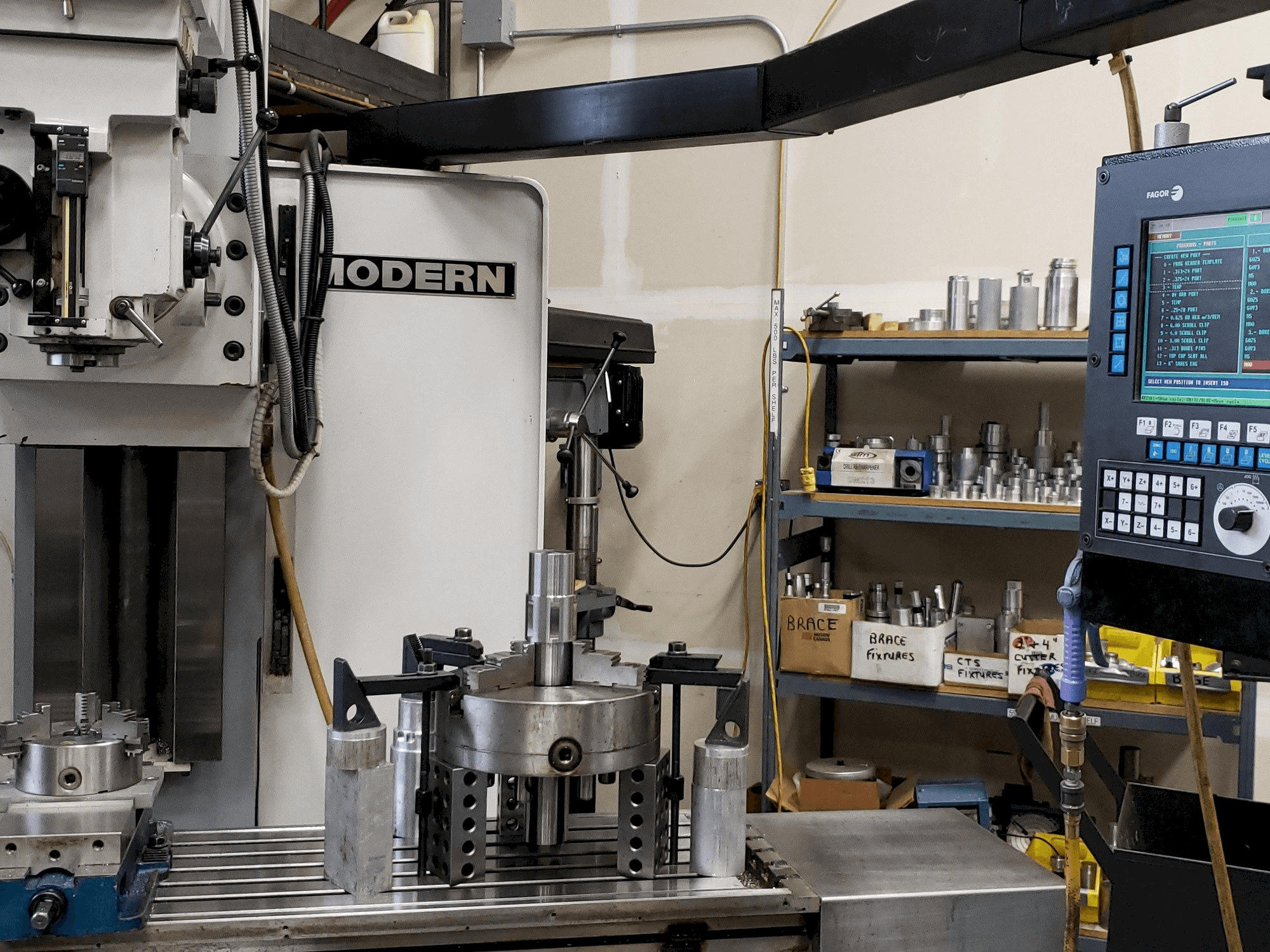 Vooraanzicht van Modern MB 20 machine