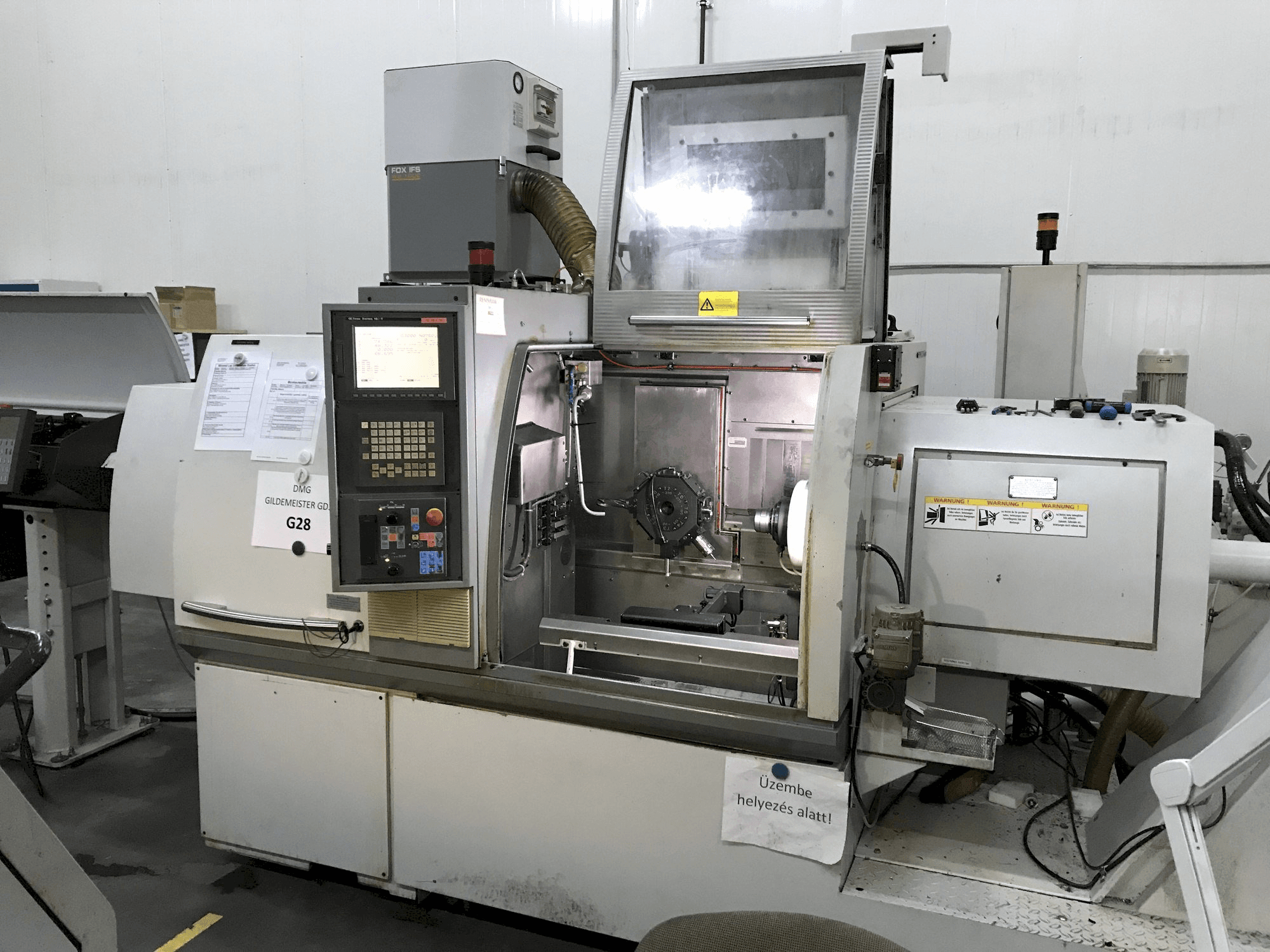 Vooraanzicht van Gildemeister GD32 machine