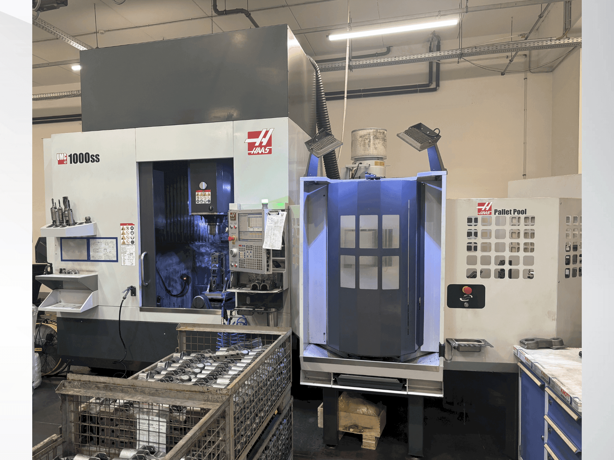 Vooraanzicht van HAAS UMC-1000SS machine