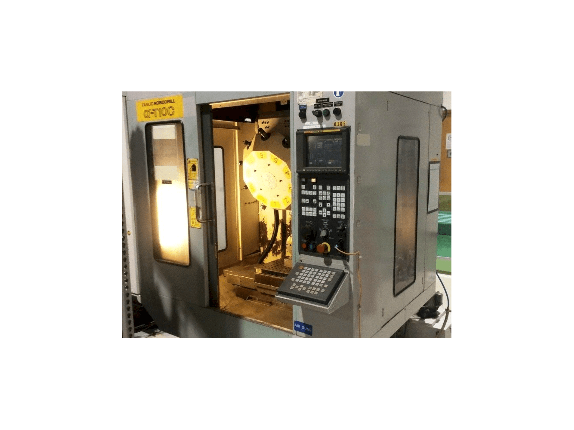Vooraanzicht van FANUC RoboDrill Q-T10C machine