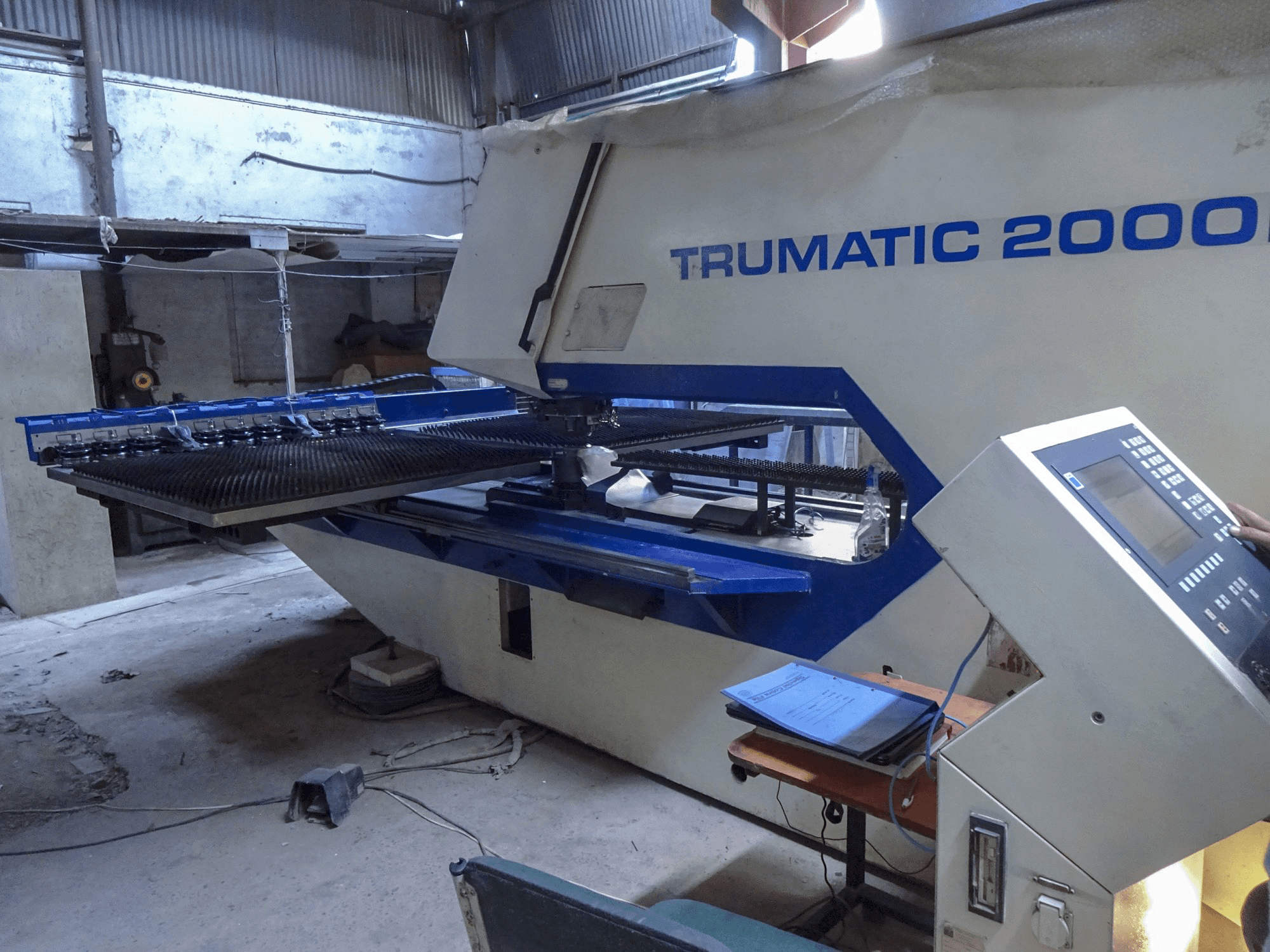 Vooraanzicht van Trumpf Trumatic 2000 R machine