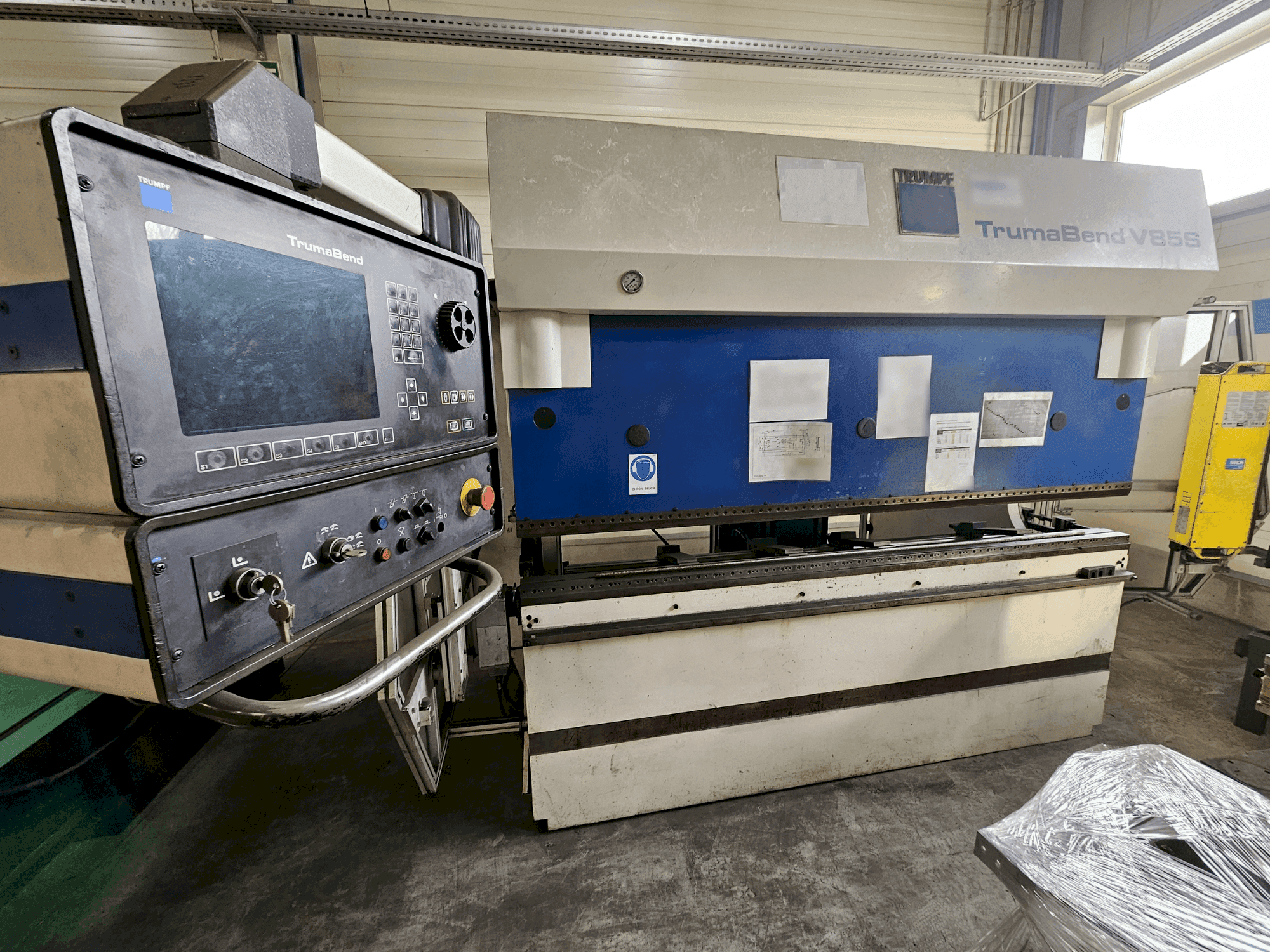 Vooraanzicht van TRUMPF TRUMABEND V85S machine