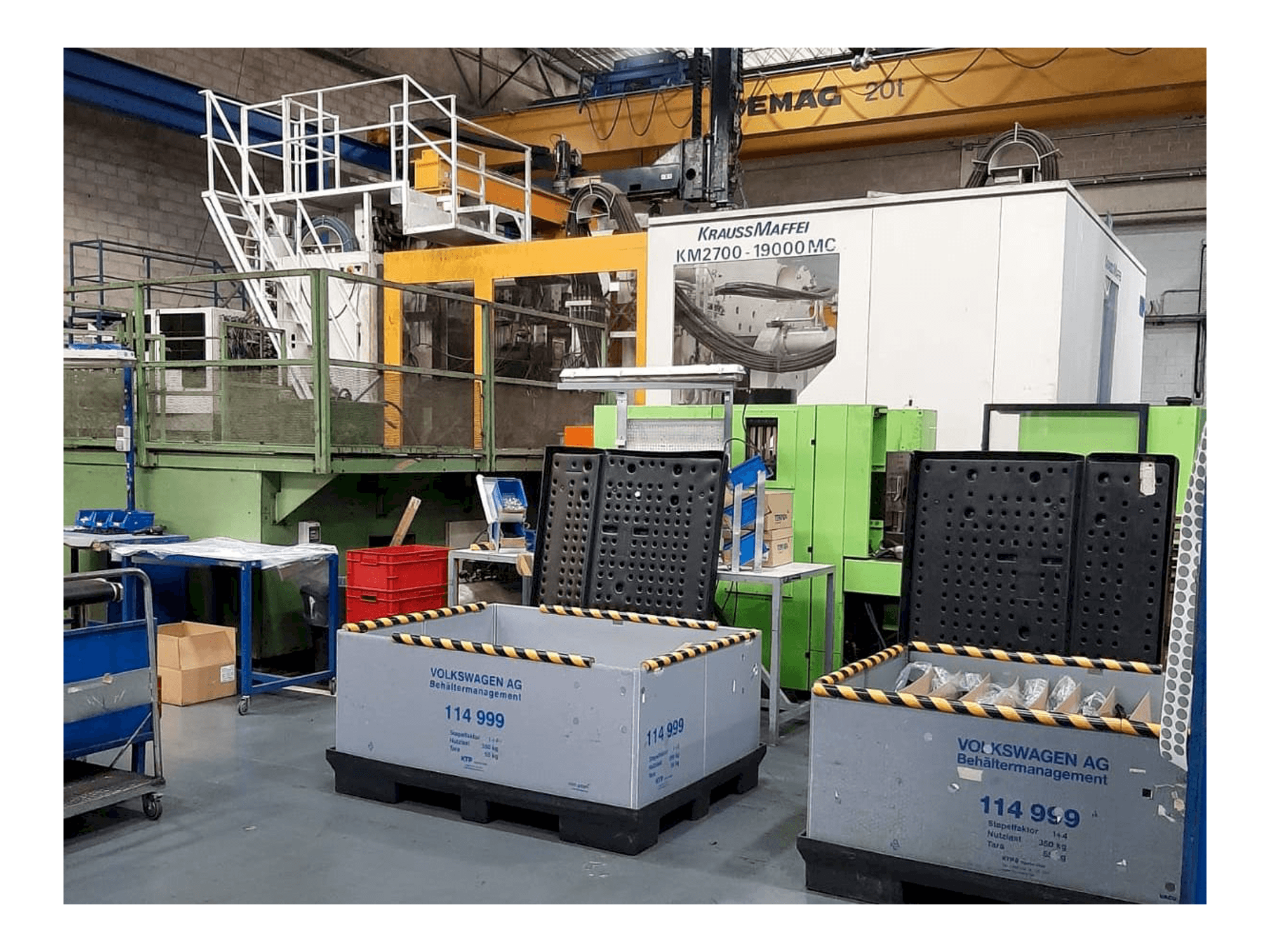 Vooraanzicht van Krauss Maffei 2700/19000 MC machine