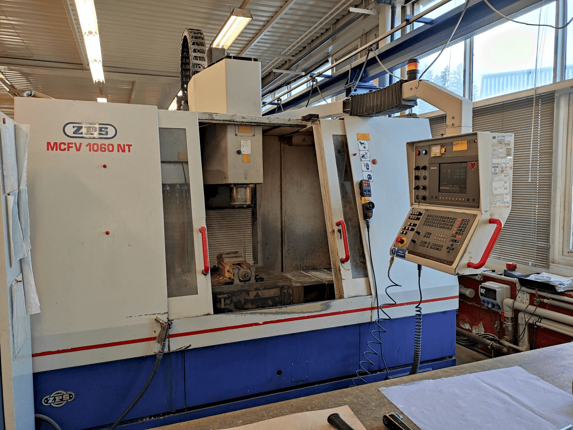 Vooraanzicht van ZPS MCFV 1060 NT machine