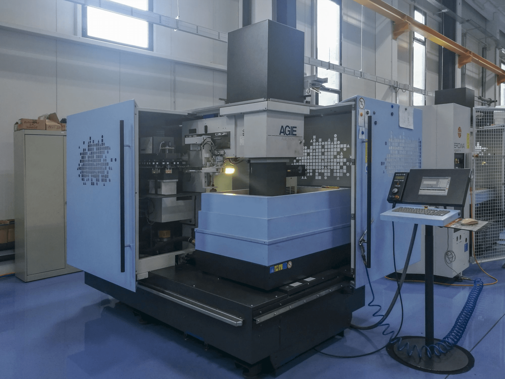 Vooraanzicht 1 van AGIE AGIETRON INNOVATION 2 machine