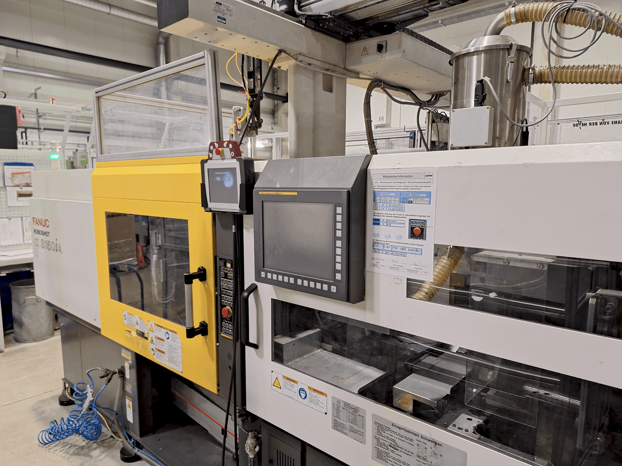 Vooraanzicht van FANUC Roboshot S150iA machine