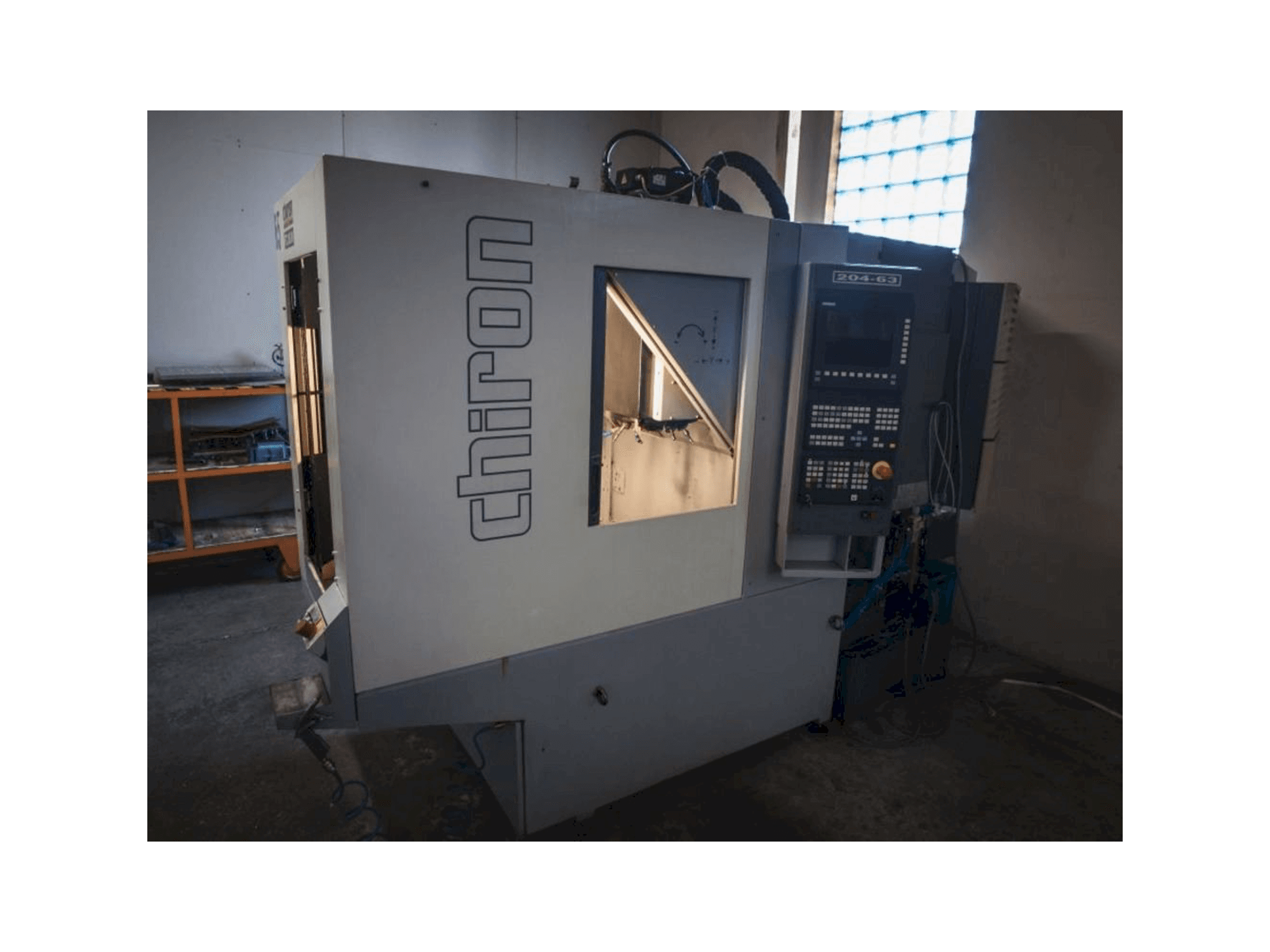 Vooraanzicht van CHIRON FZ 08 W machine