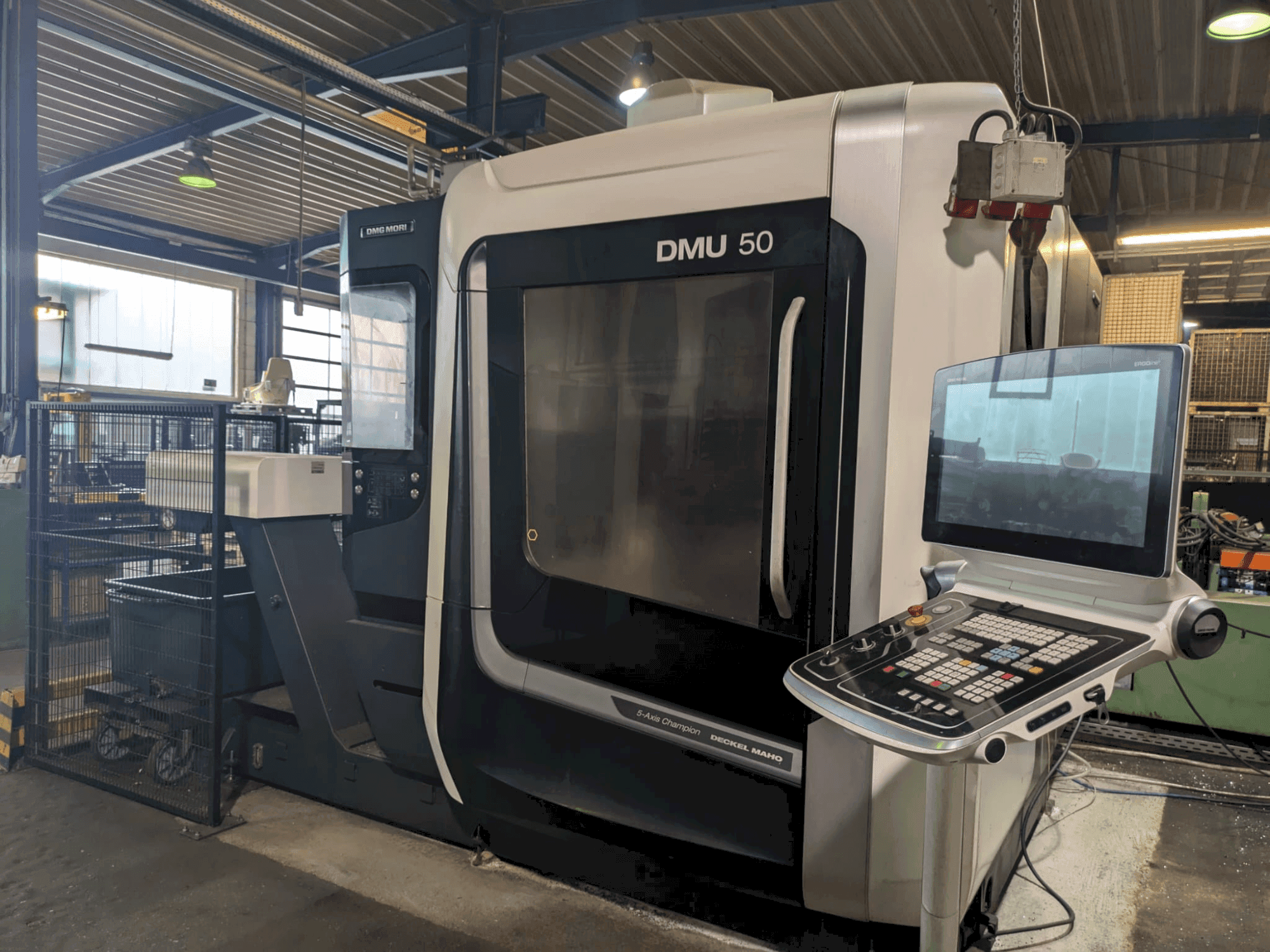 Vooraanzicht van DMG MORI DMU 50 3rd Gen machine