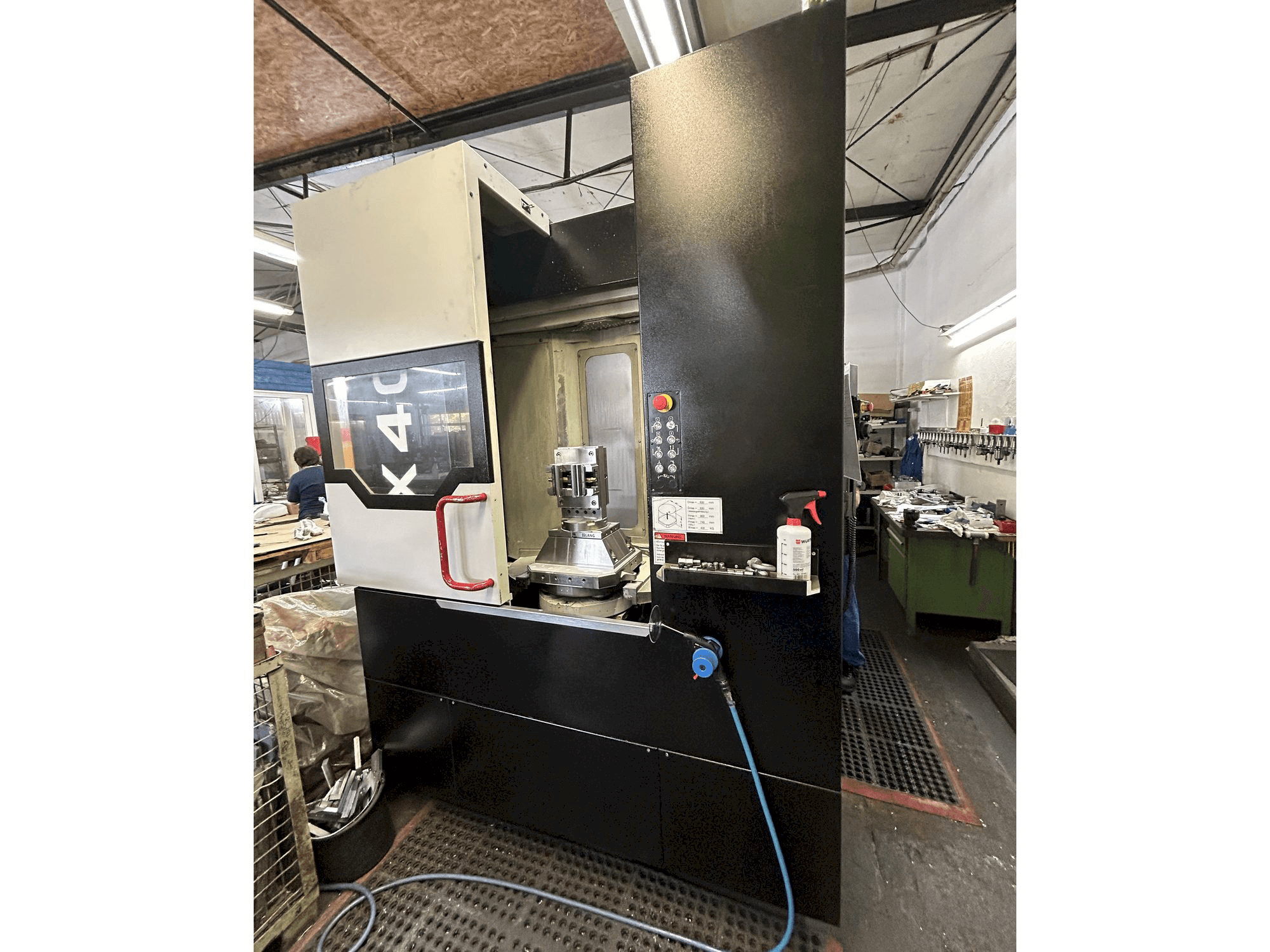 Vooraanzicht van Quaser HX404 machine