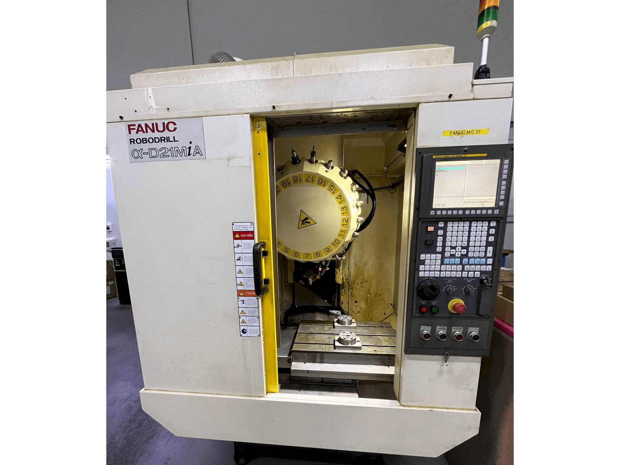Vooraanzicht van FANUC ROBODRILL A-D21MiA machine
