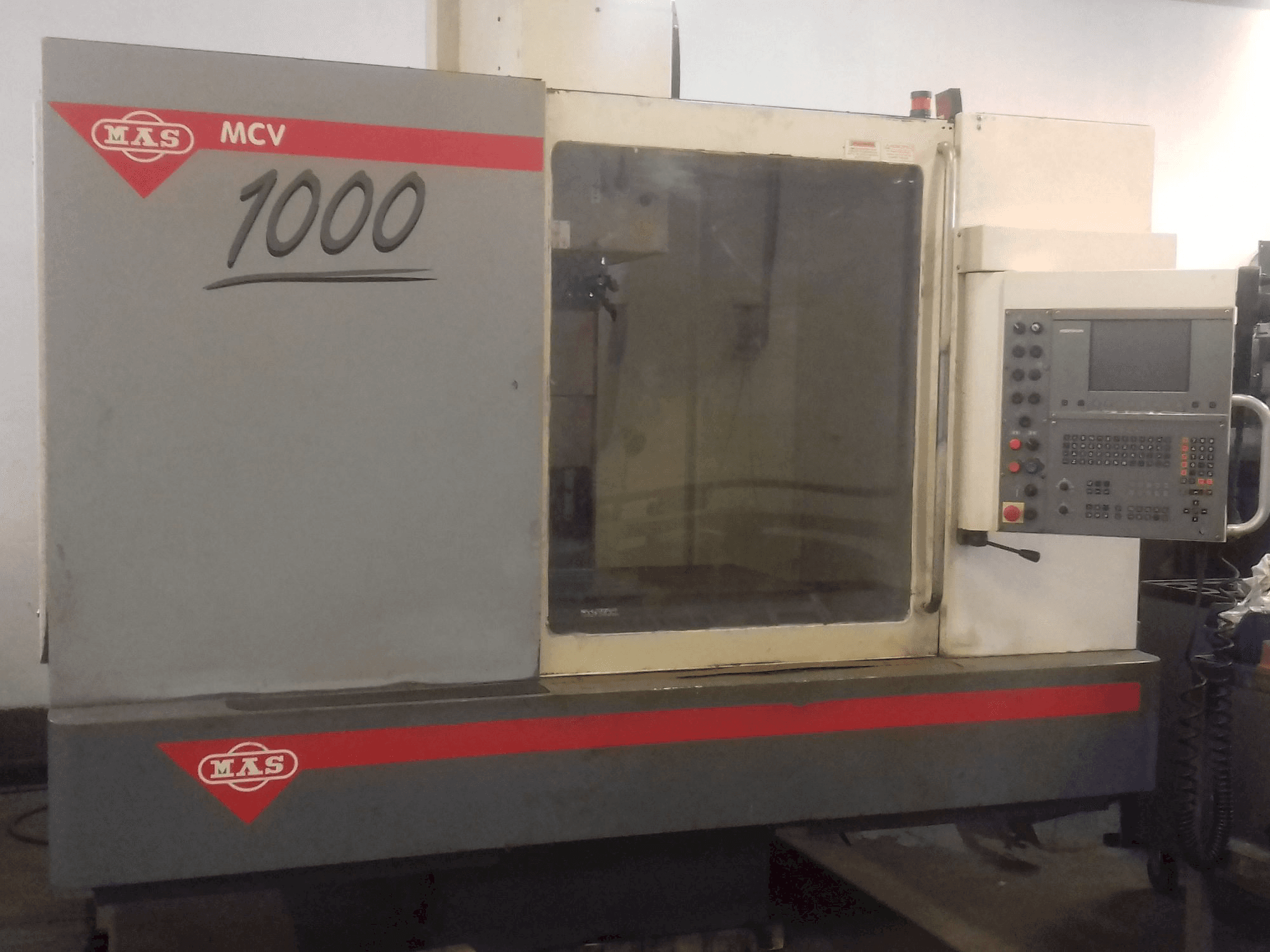 Vooraanzicht van KOVOSVIT MAS MCV 1000 CNC machine
