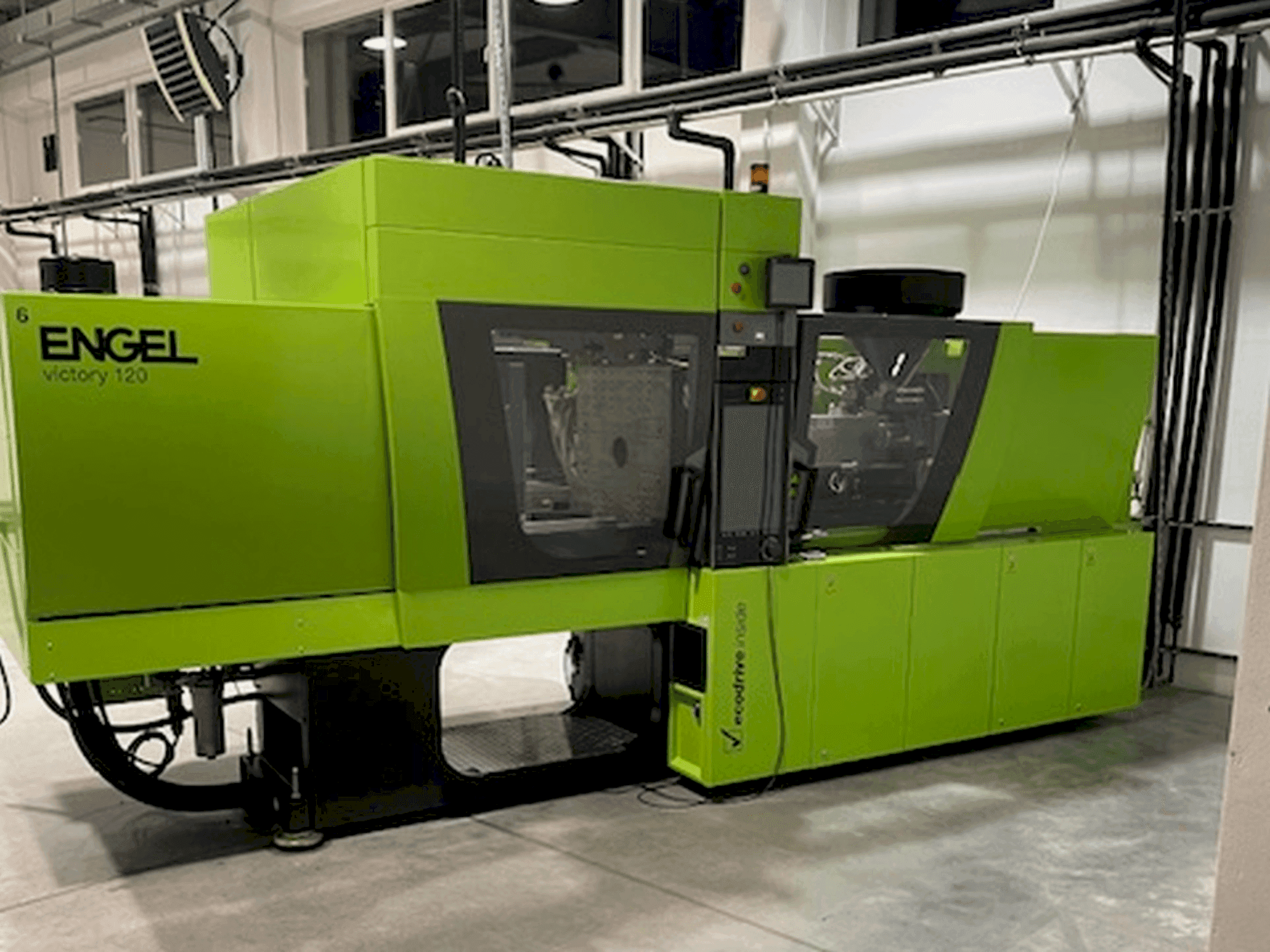 Vooraanzicht van Engel Victory 650/120 tech machine