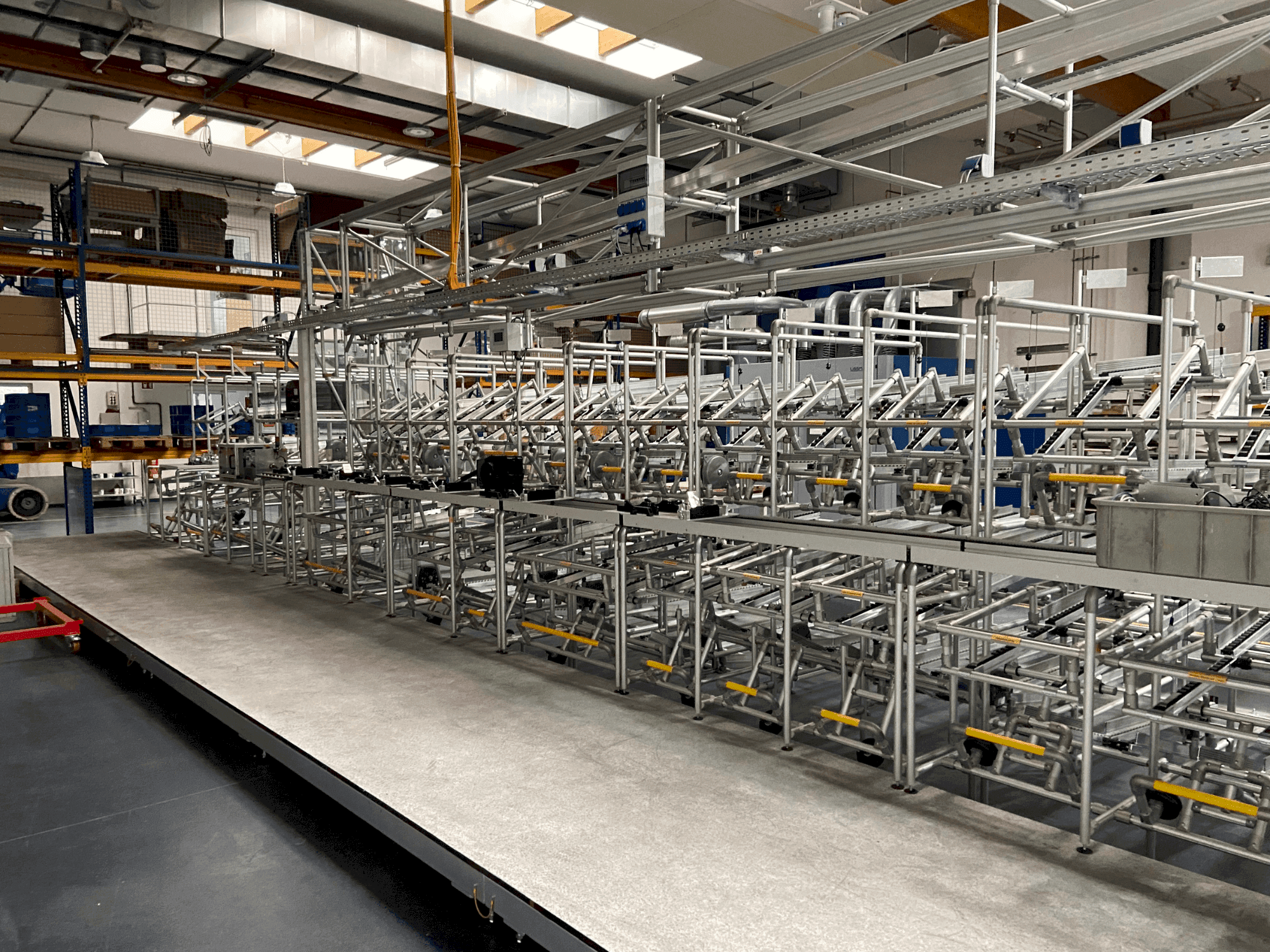 Vooraanzicht van ITEM Montageplatz Venta machine