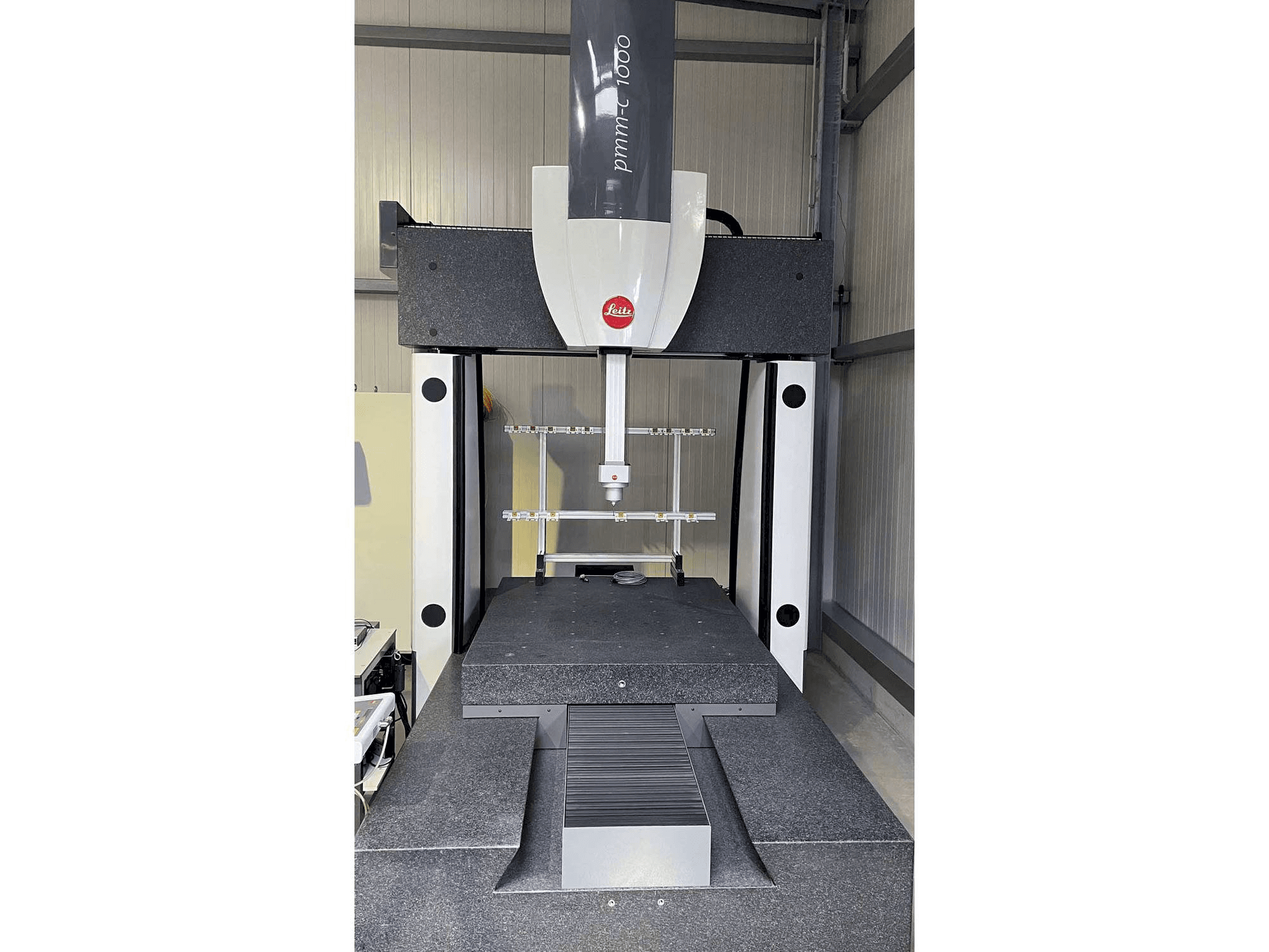 Vooraanzicht van Hexagon PMM-C 1000 machine