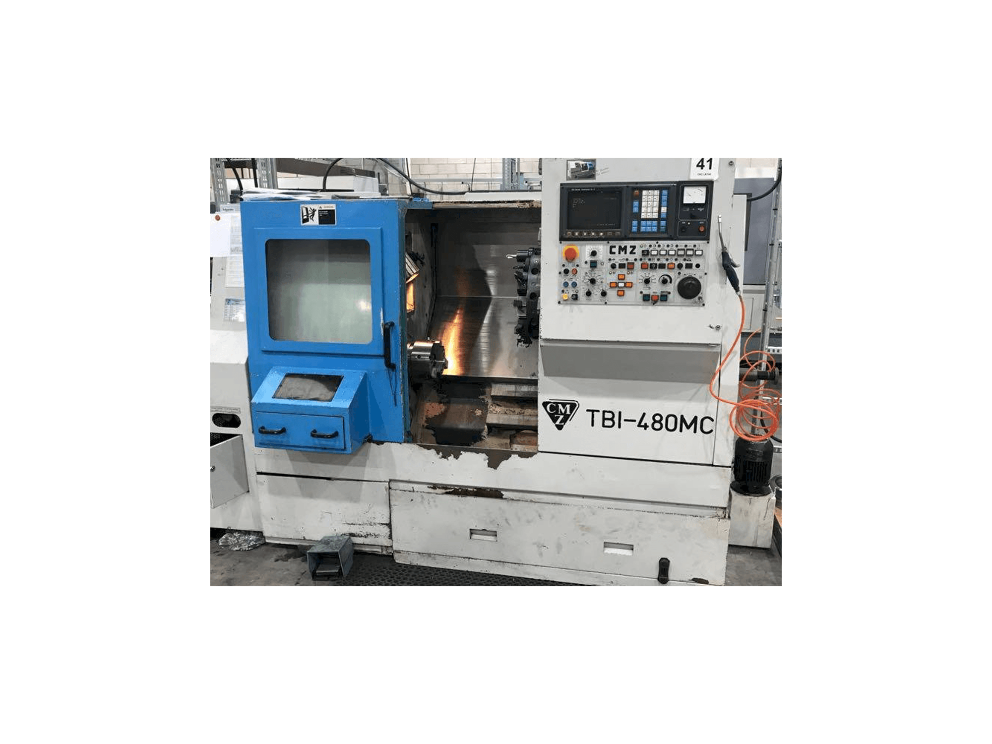 Vooraanzicht van CMZ TBI-480 machine