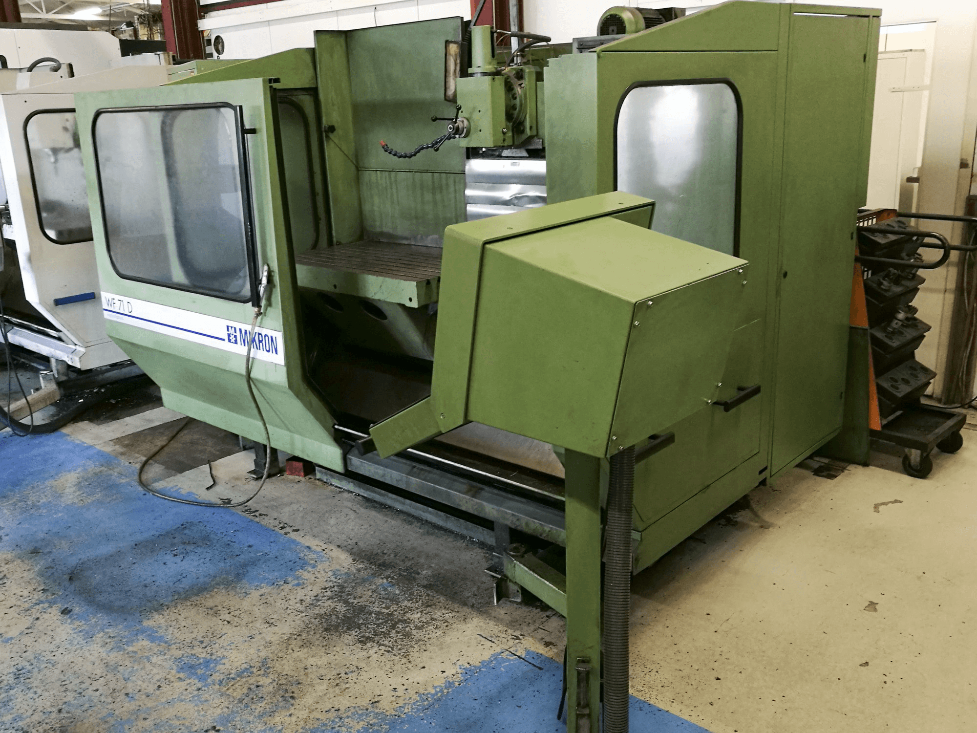 Recht aanzicht van Mikron WF-71 D machine