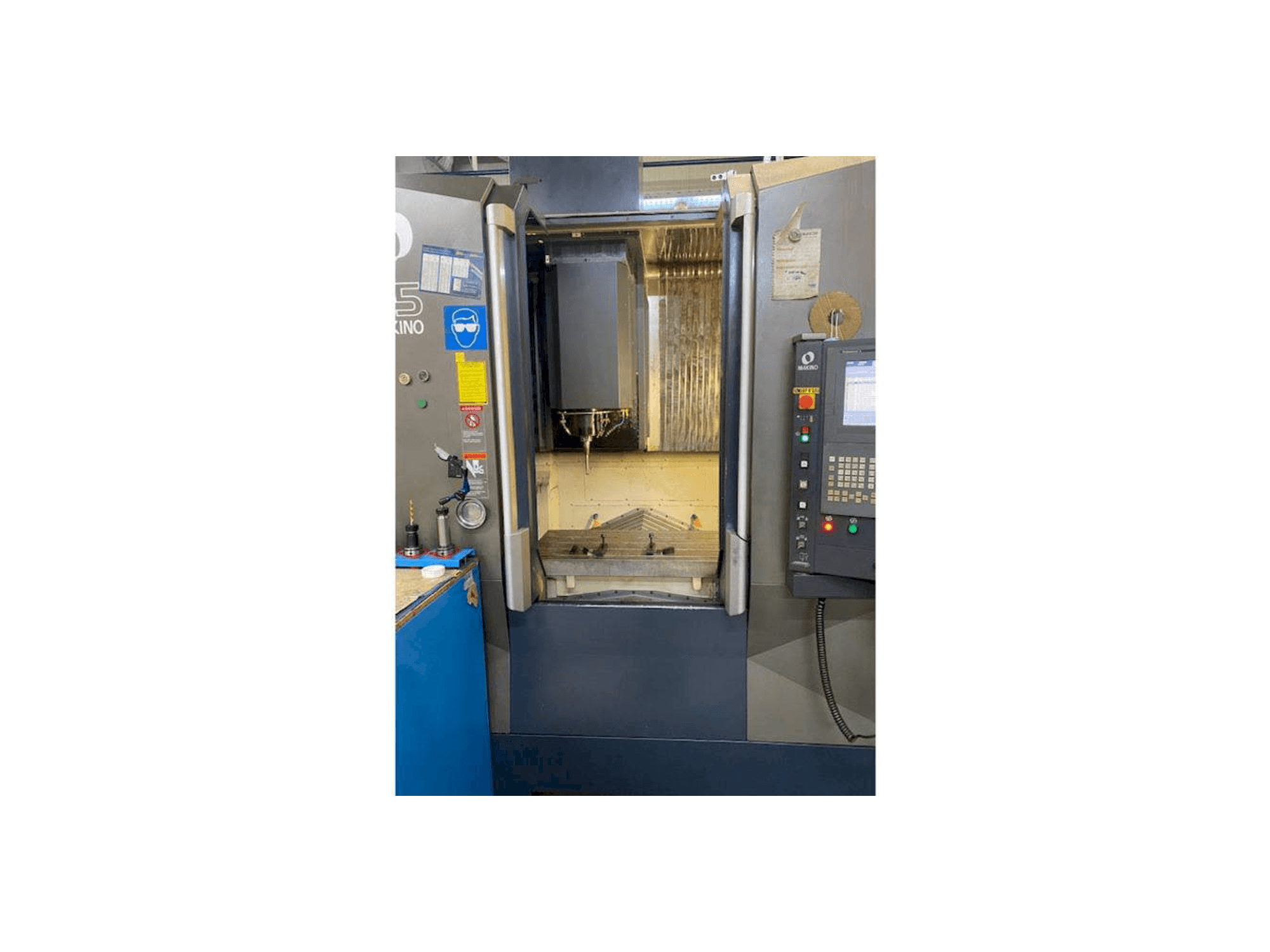 Vooraanzicht van Makino F5 machine