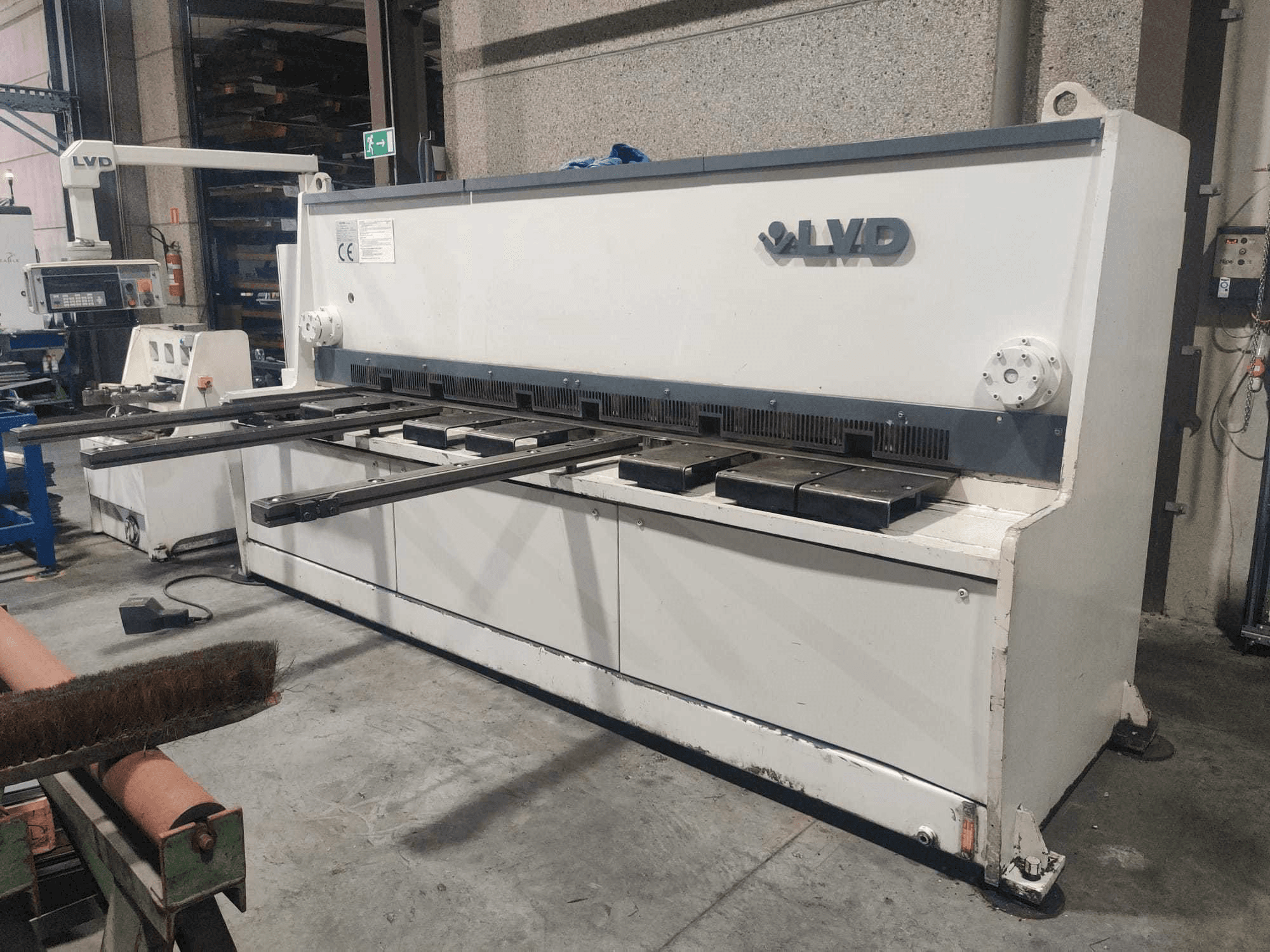 Vooraanzicht van LVD HST-E 31/10 machine