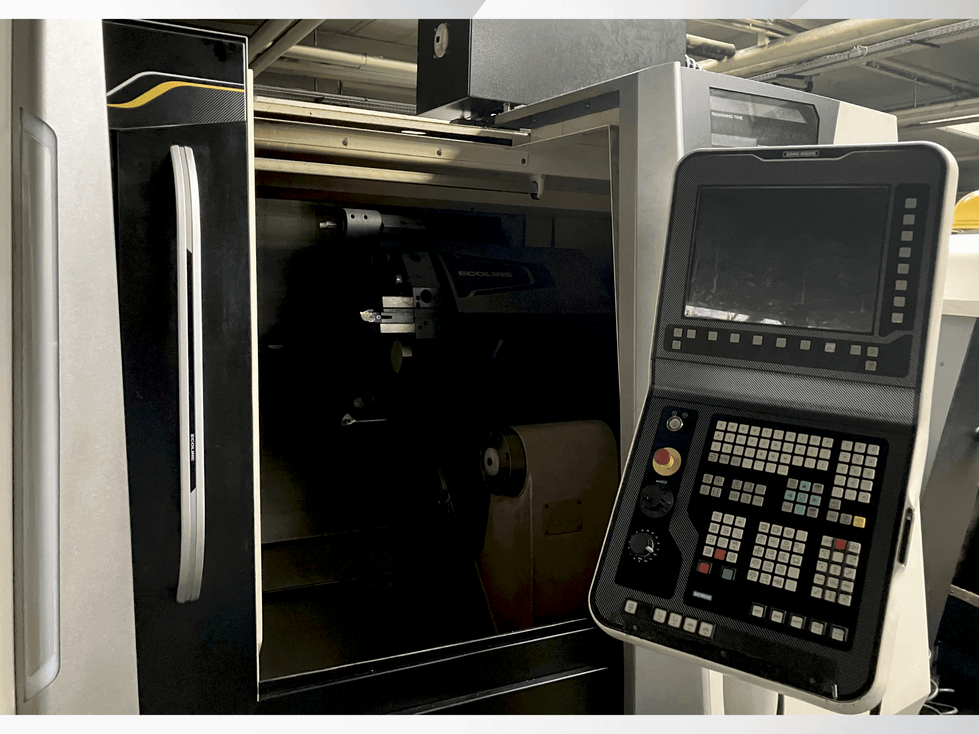 Vooraanzicht van DMG MORI ecoTurn 450 V1 machine