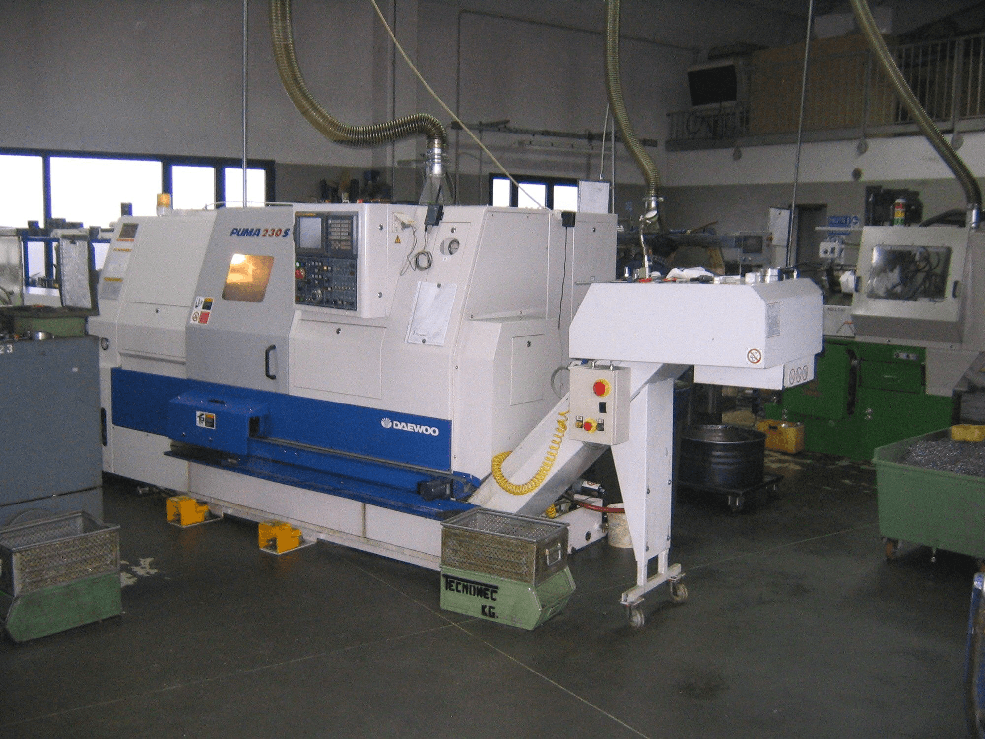 Vooraanzicht van DAEWOO Puma 230SC machine