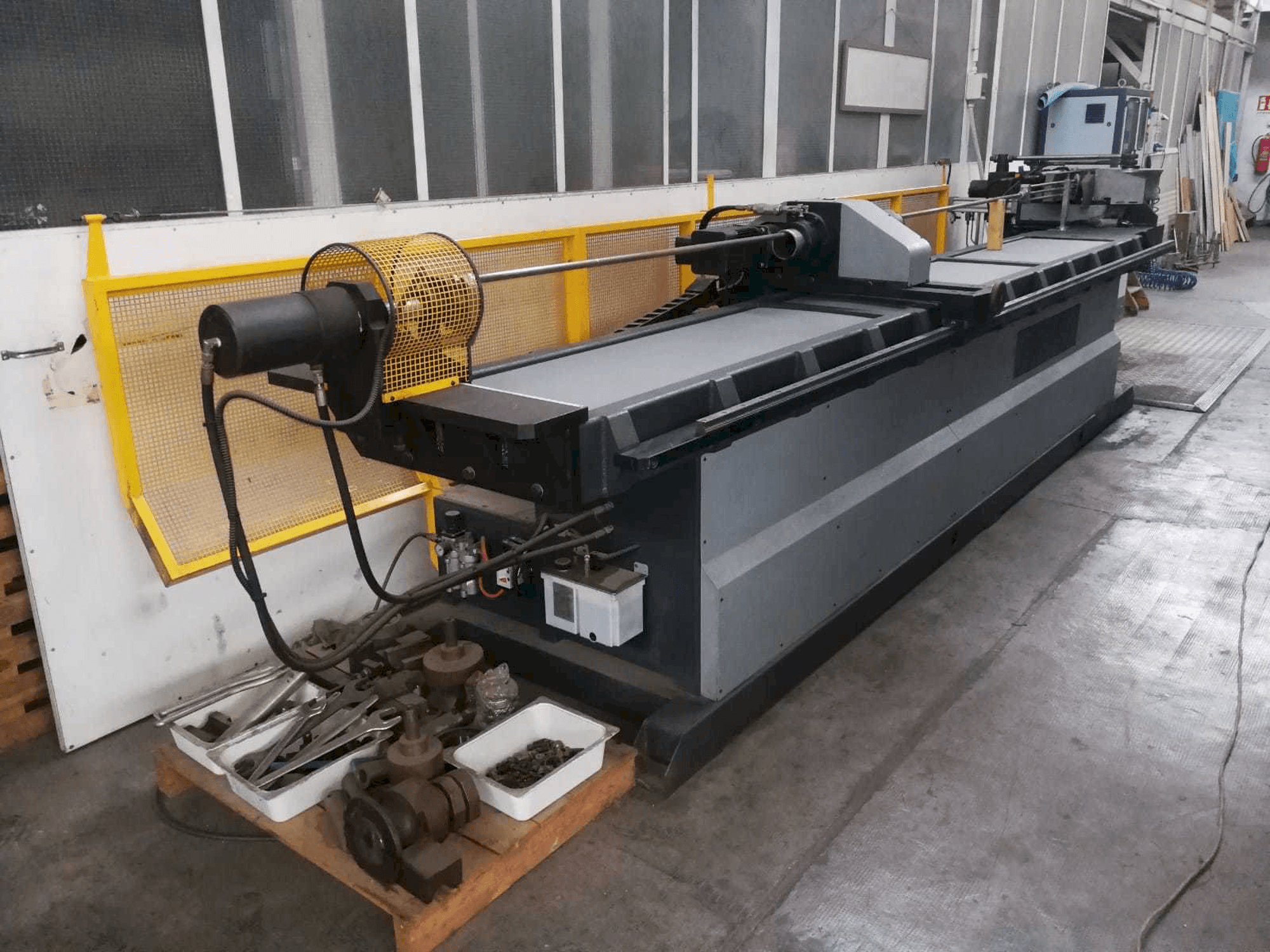 Vooraanzicht van MACRI EURO 80 CN3PC machine