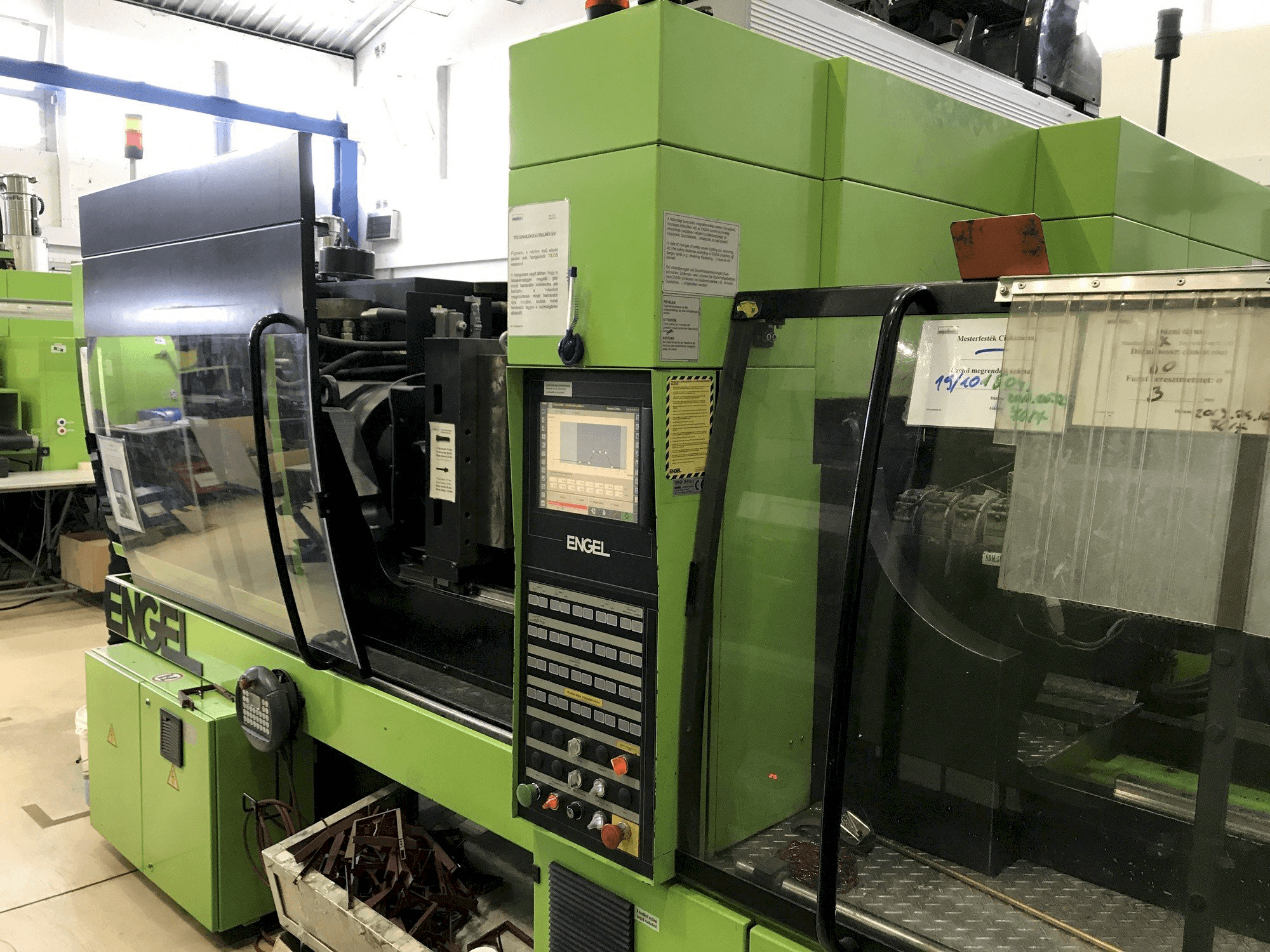 Vooraanzicht van ENGEL VC 750/150 Plus machine
