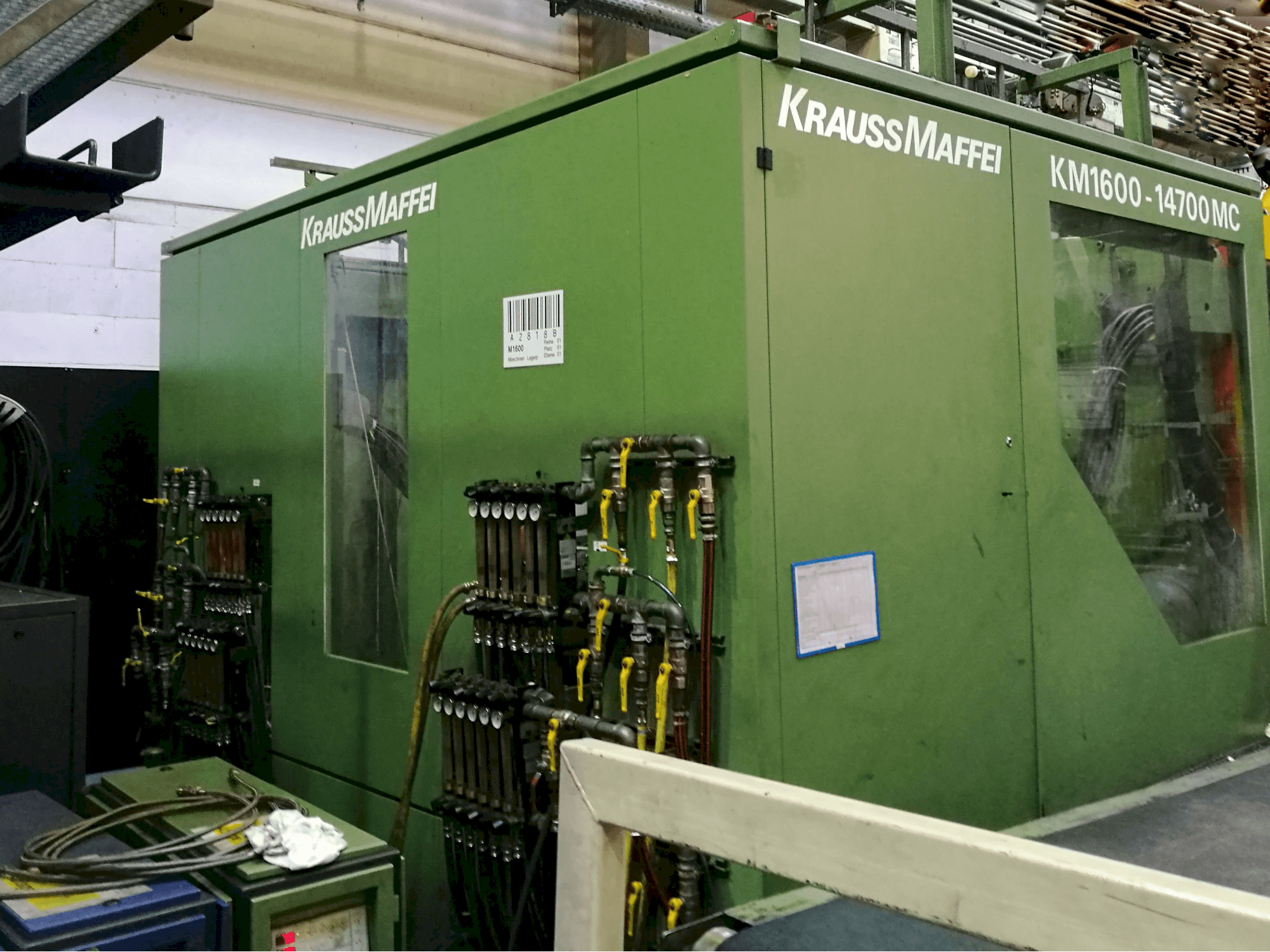 Links zicht van Krauss Maffei KM 1600-14700 MC machine