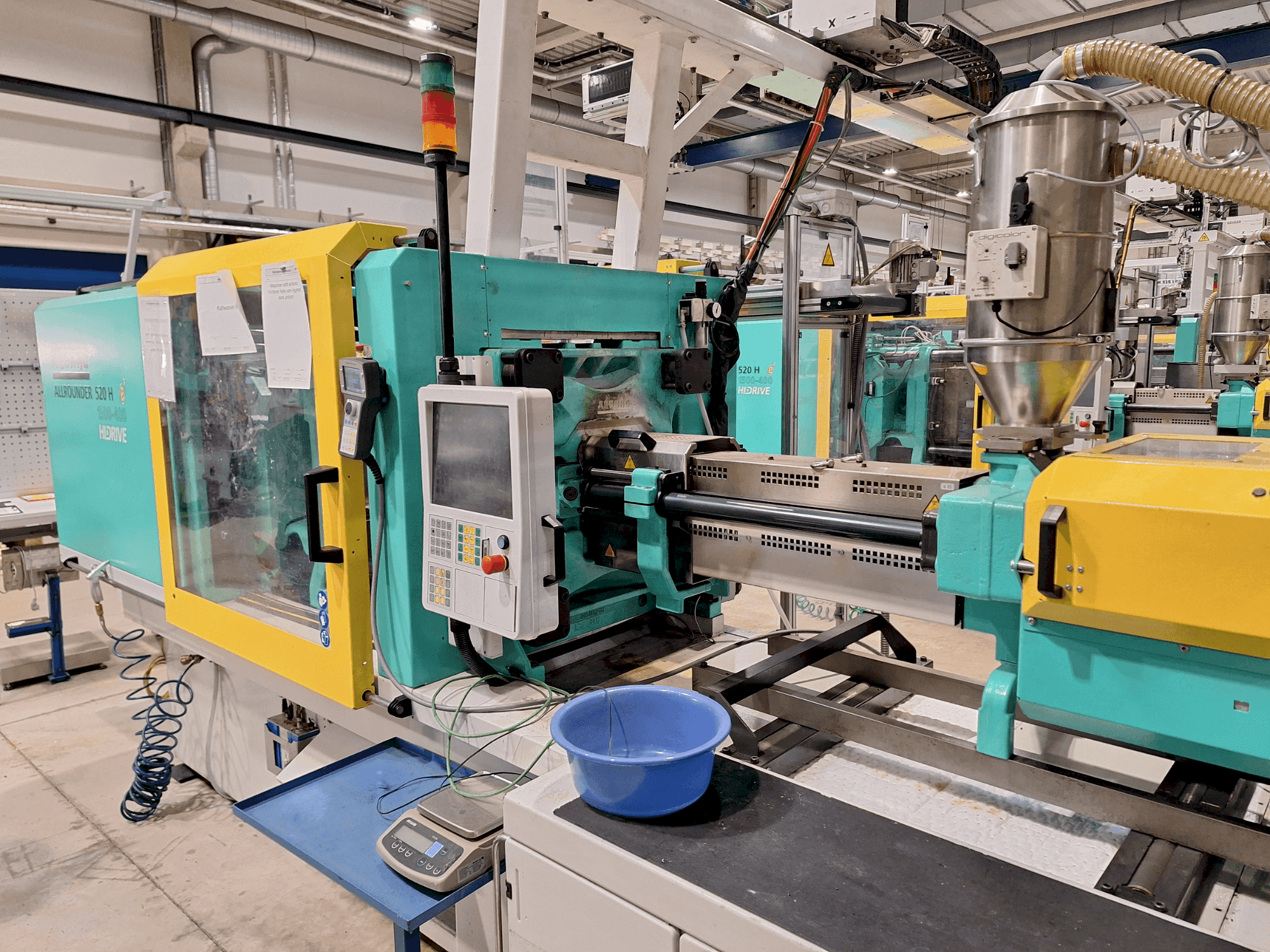 Vooraanzicht van Arburg 520 H 1500-400 machine