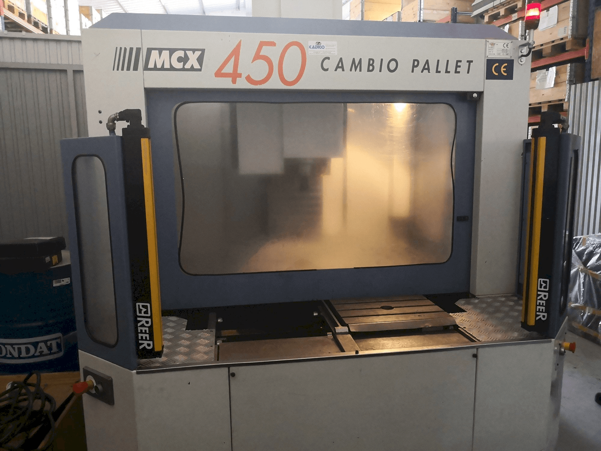 Vooraanzicht van FAMUP MCX 450 machine