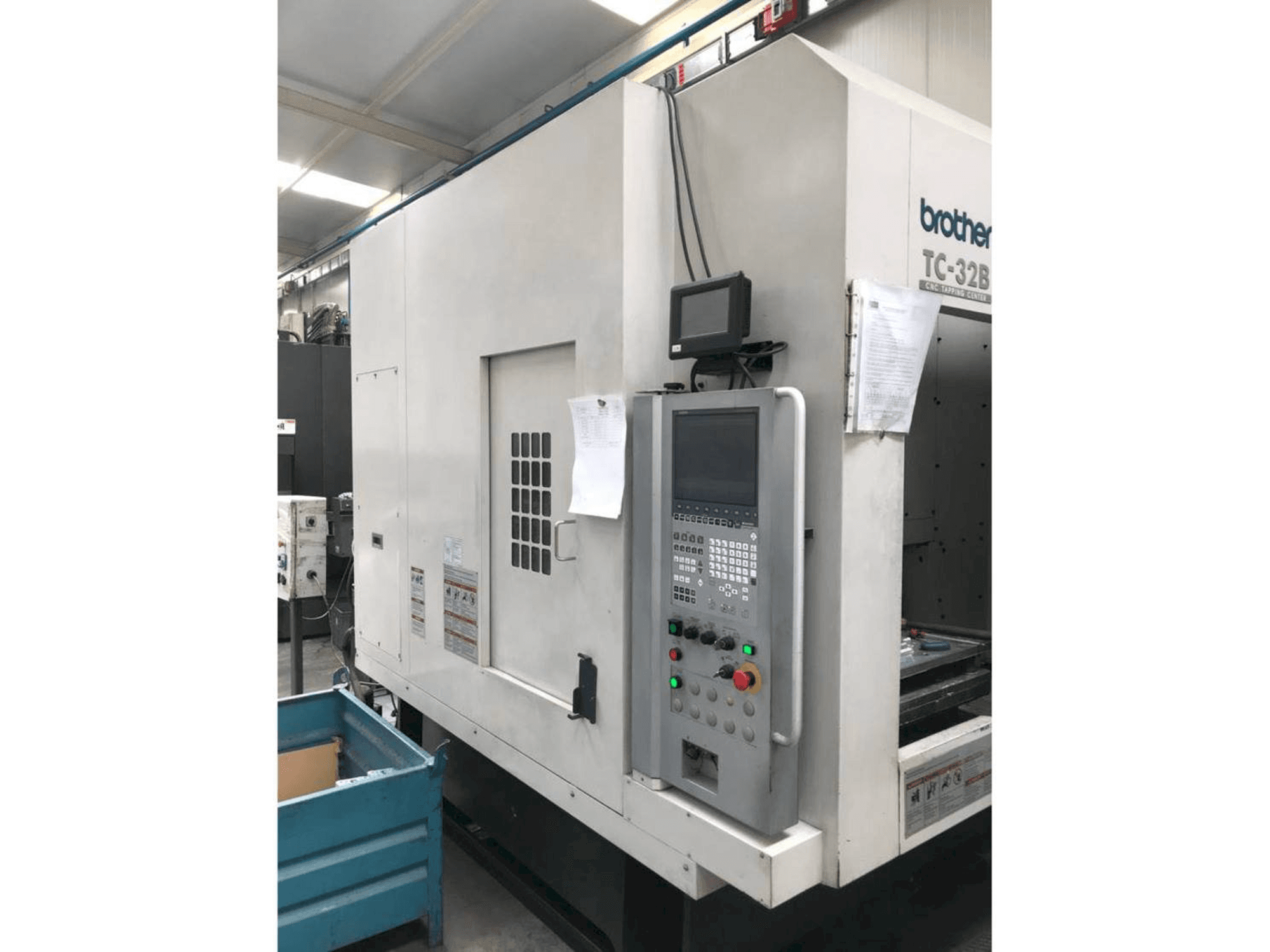 Vooraanzicht van Brother TC-32BN QT machine