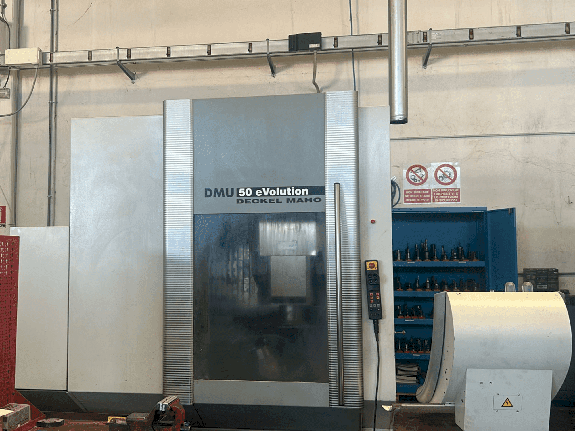 Vooraanzicht van DECKEL MAHO DMU 50 Evolution machine