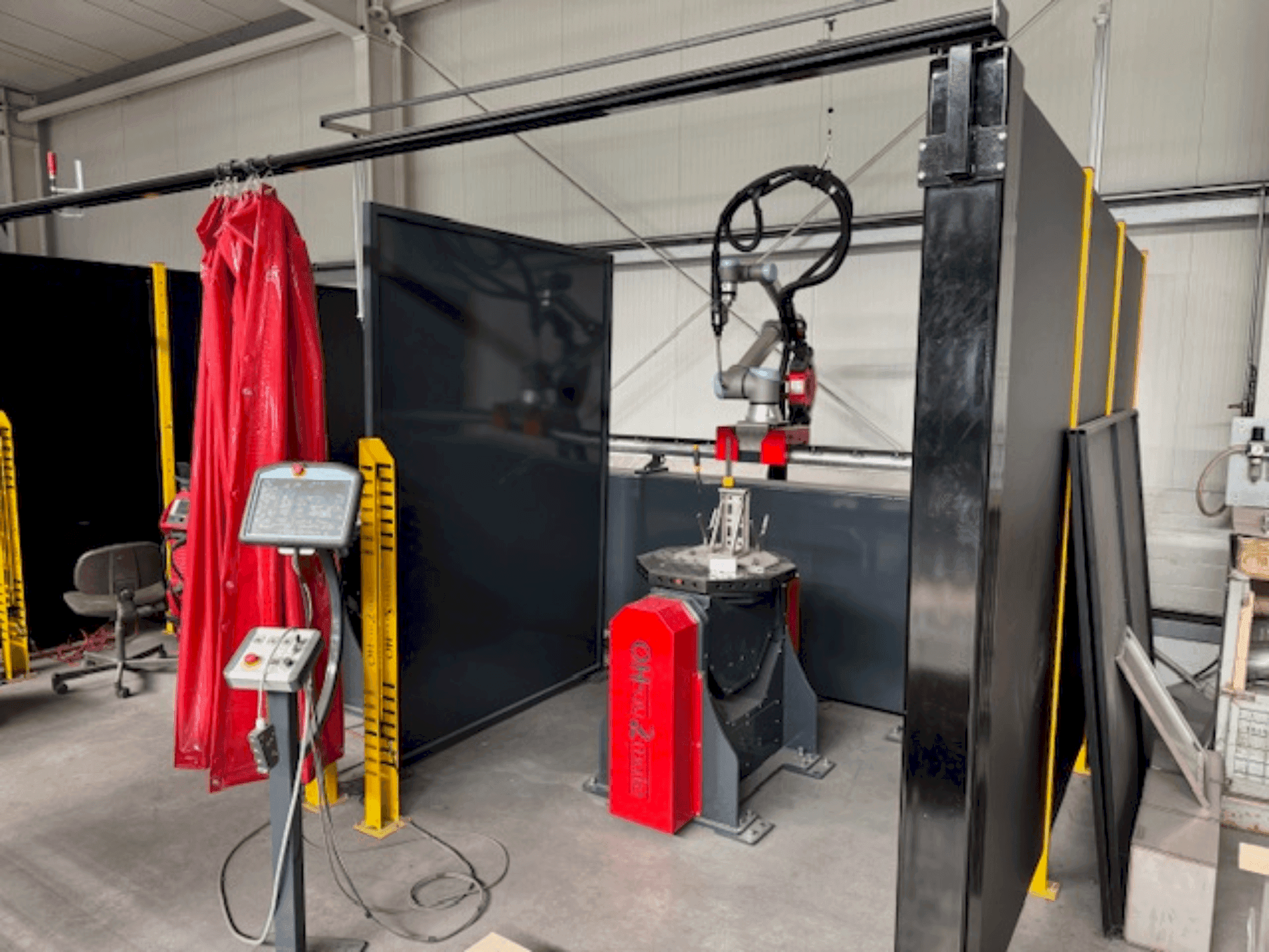 Vooraanzicht van FRONIUS UR10 Roboter e-Series machine