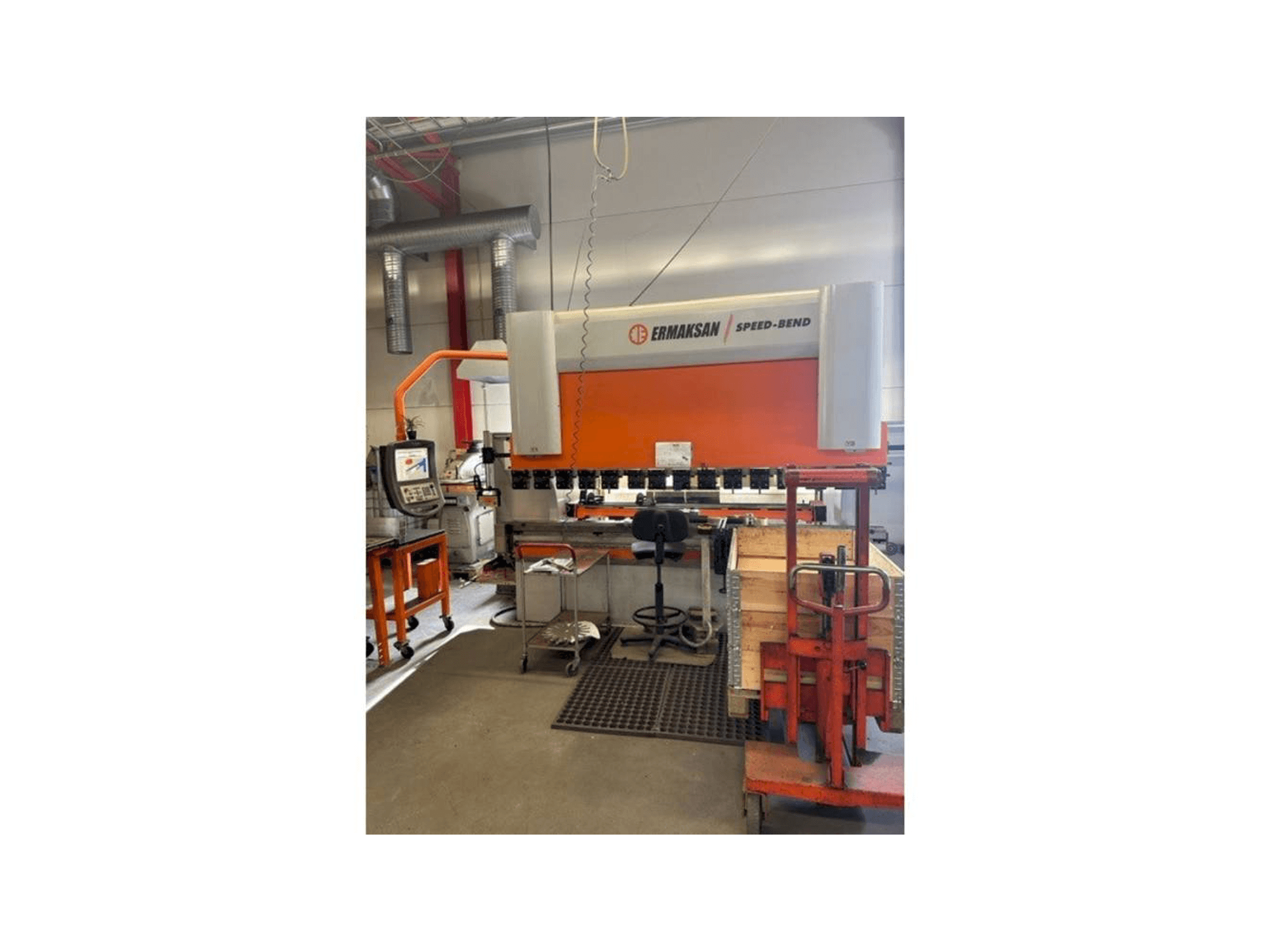 Vooraanzicht van ERMAKSAN Speedbend 3135 machine