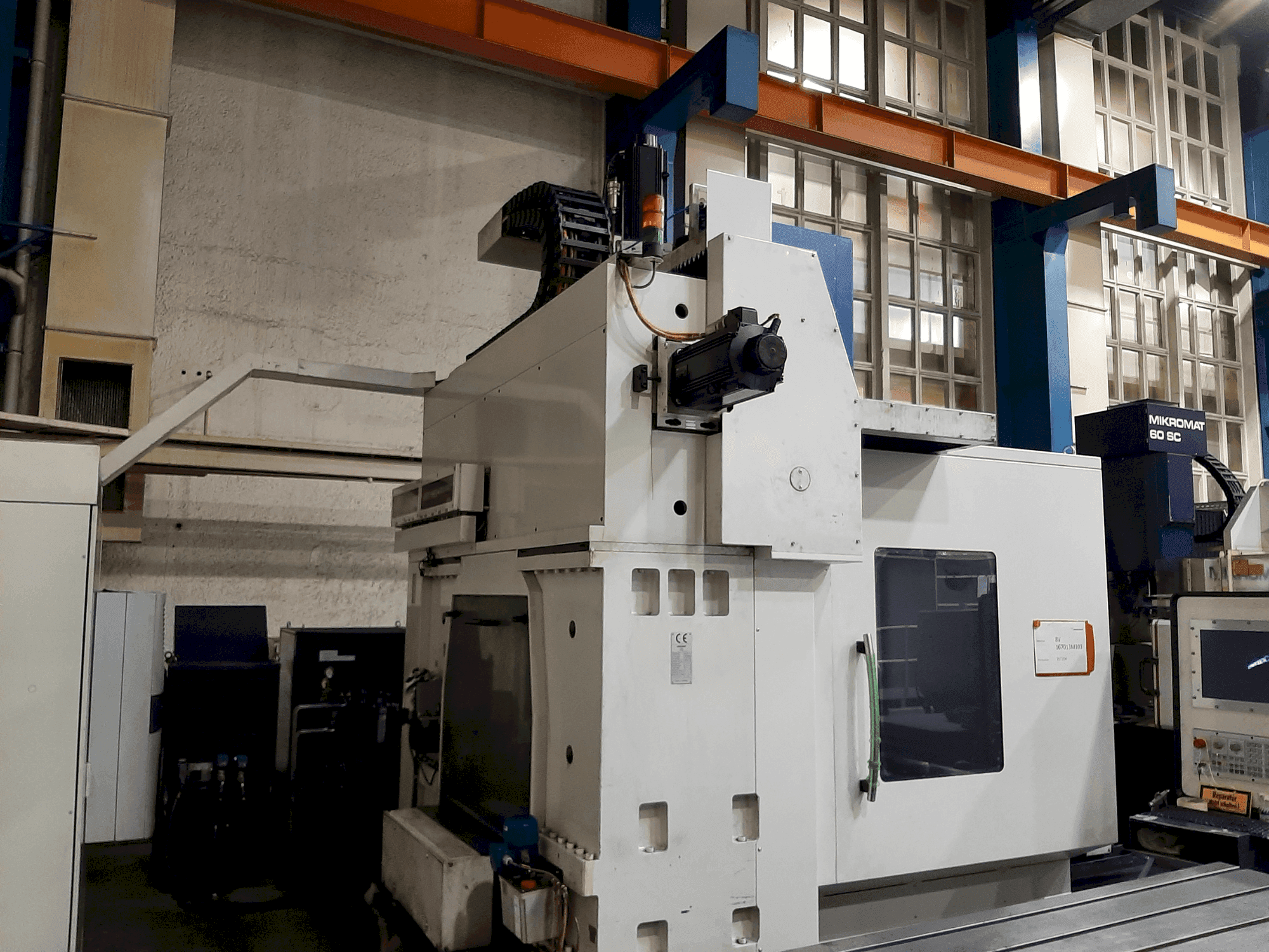 Vooraanzicht van MIKROMAT 8V machine