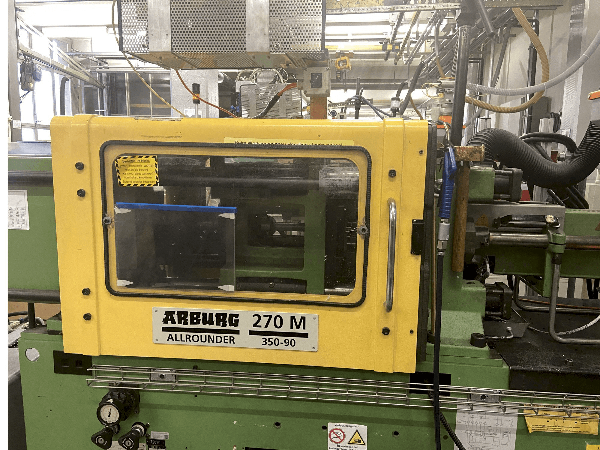 Vooraanzicht van Arburg ALLROUNDER 270 M 350 - 90 machine