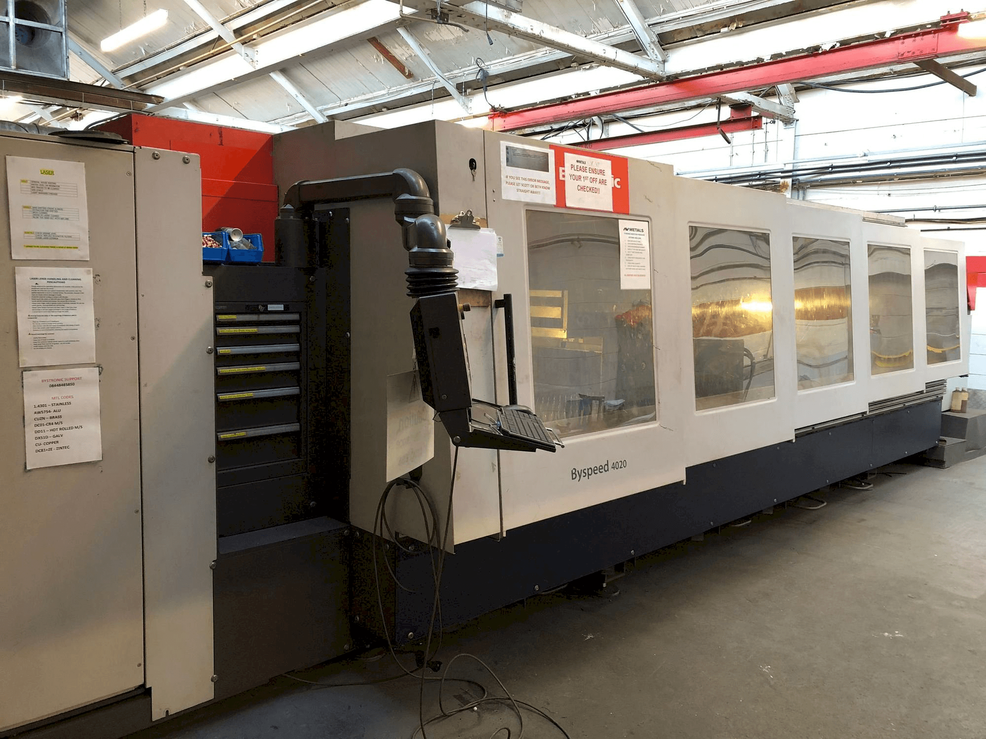 Vooraanzicht van Bystronic BySpeed 4020 machine