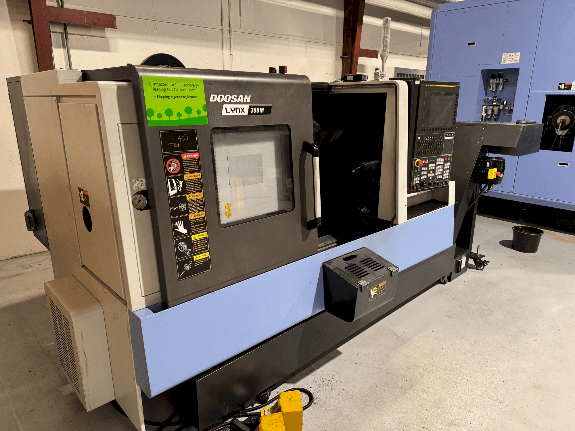 Vooraanzicht van DOOSAN LYNX 300M machine